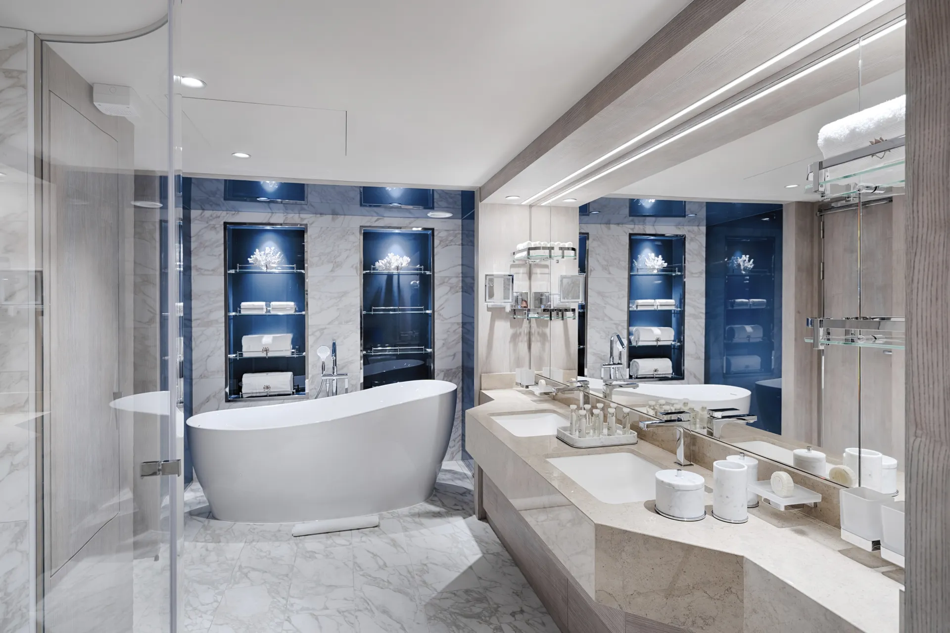 MSC遊艇俱樂部皇家套房，配有漩渦浴缸 8