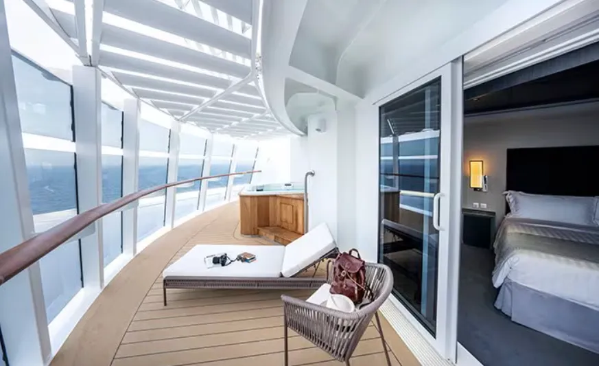 MSC遊艇俱樂部皇家套房，配有漩渦浴缸 9