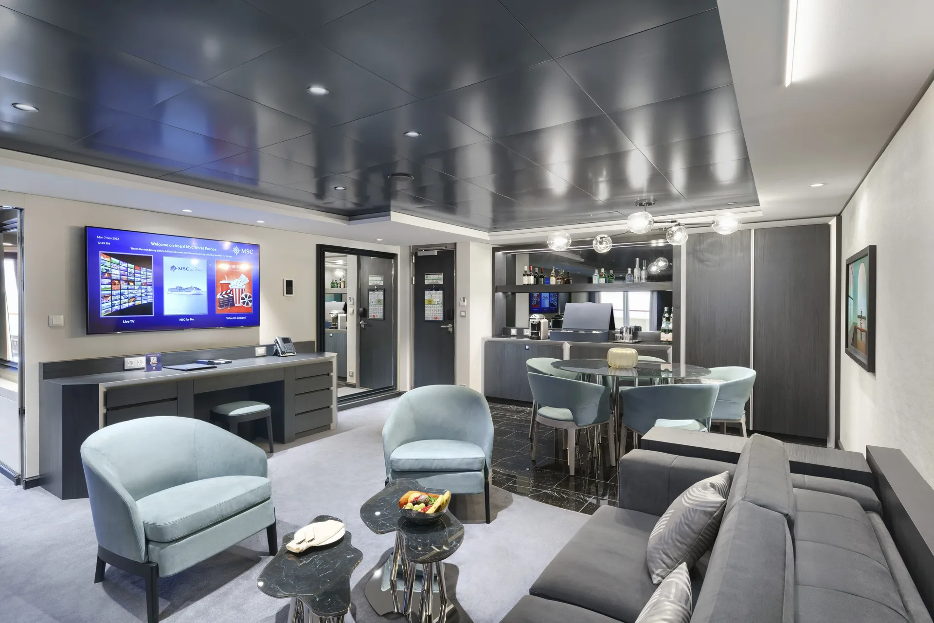 MSC遊艇俱樂部皇家套房，配有漩渦浴缸 6