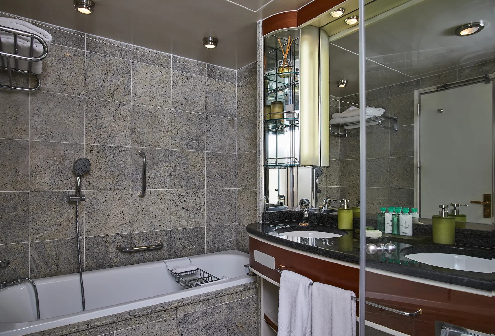 經典陽台套房 2