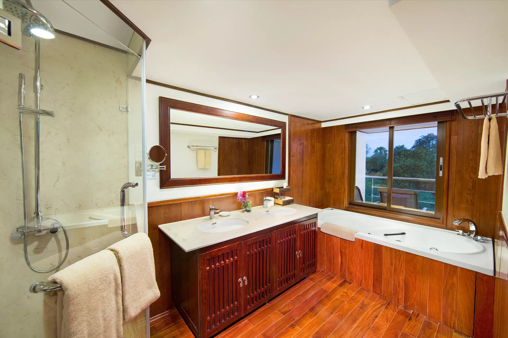 奢華套房法式陽台及外部陽台 2