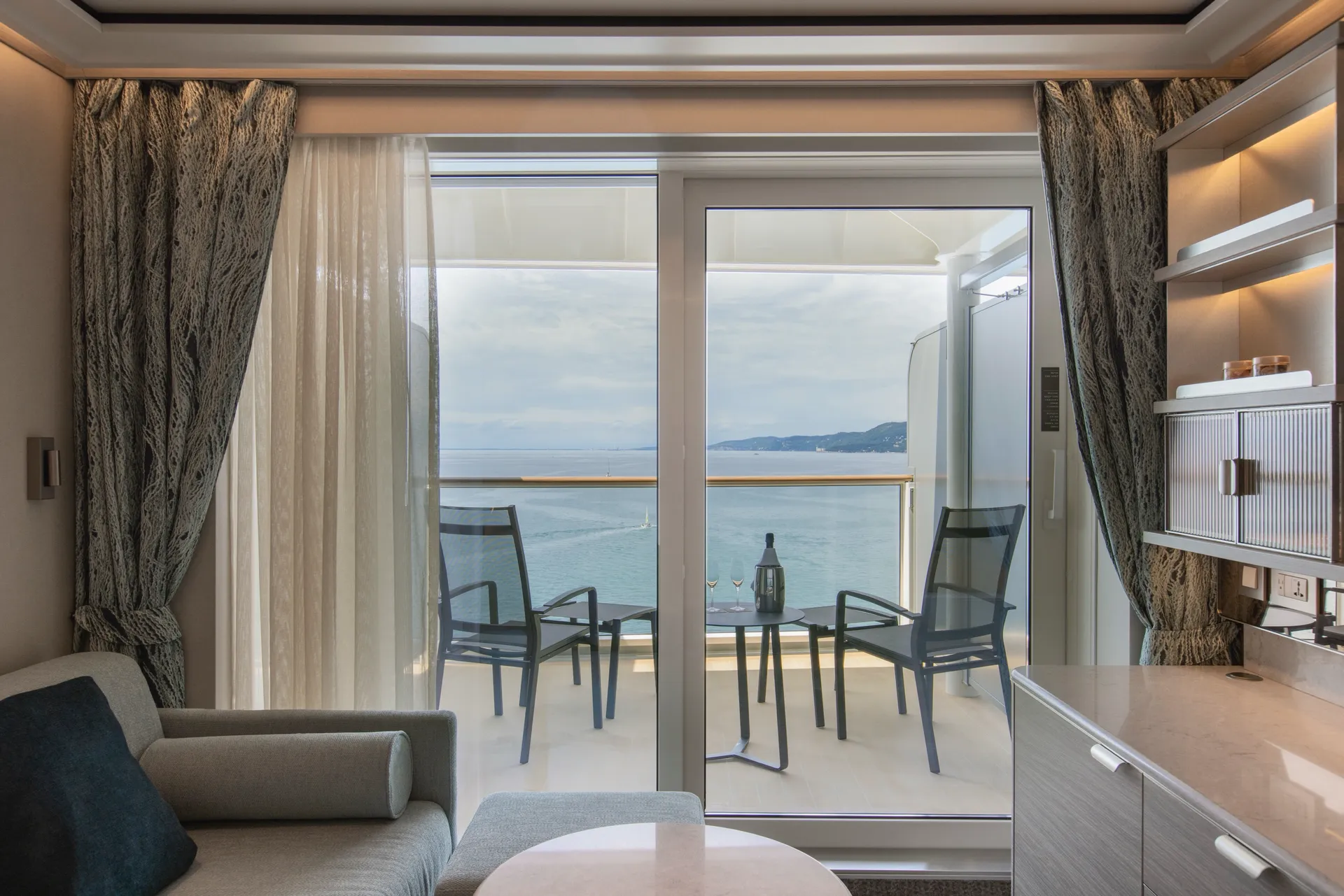 高級陽台套房 2