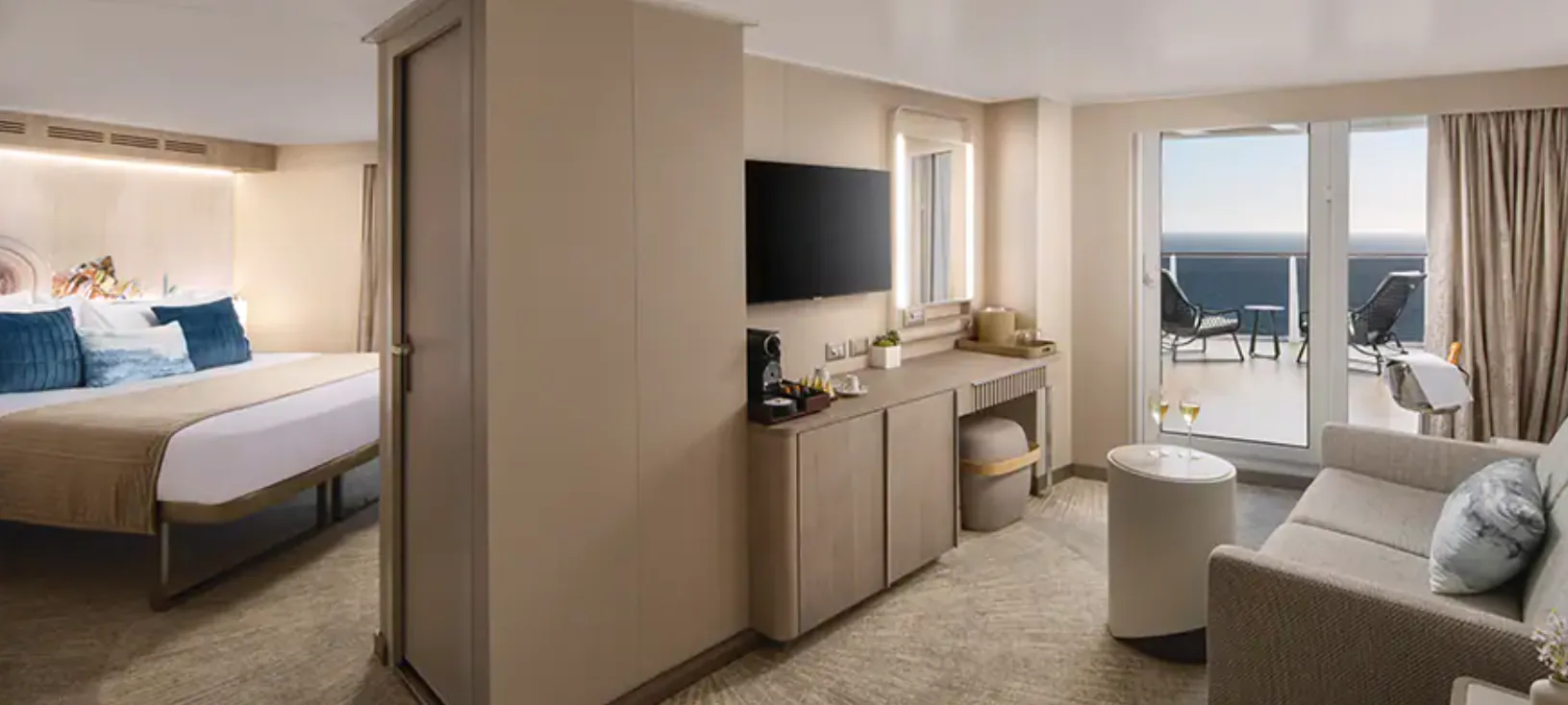 面向船尾的套房帶大陽台 1