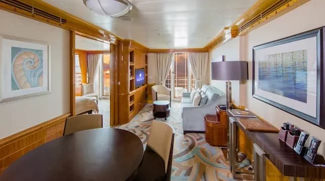 禮賓服務一臥室套房，配有陽台 1