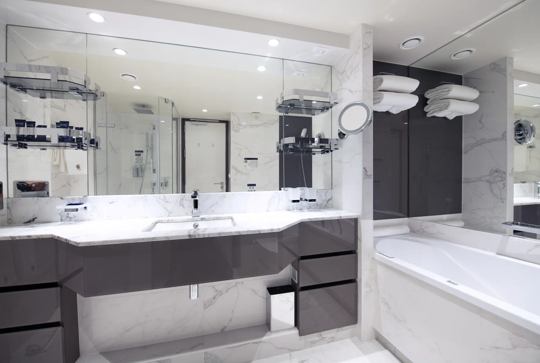 MSC遊艇俱樂部行政及家庭套房，配有陽台 8