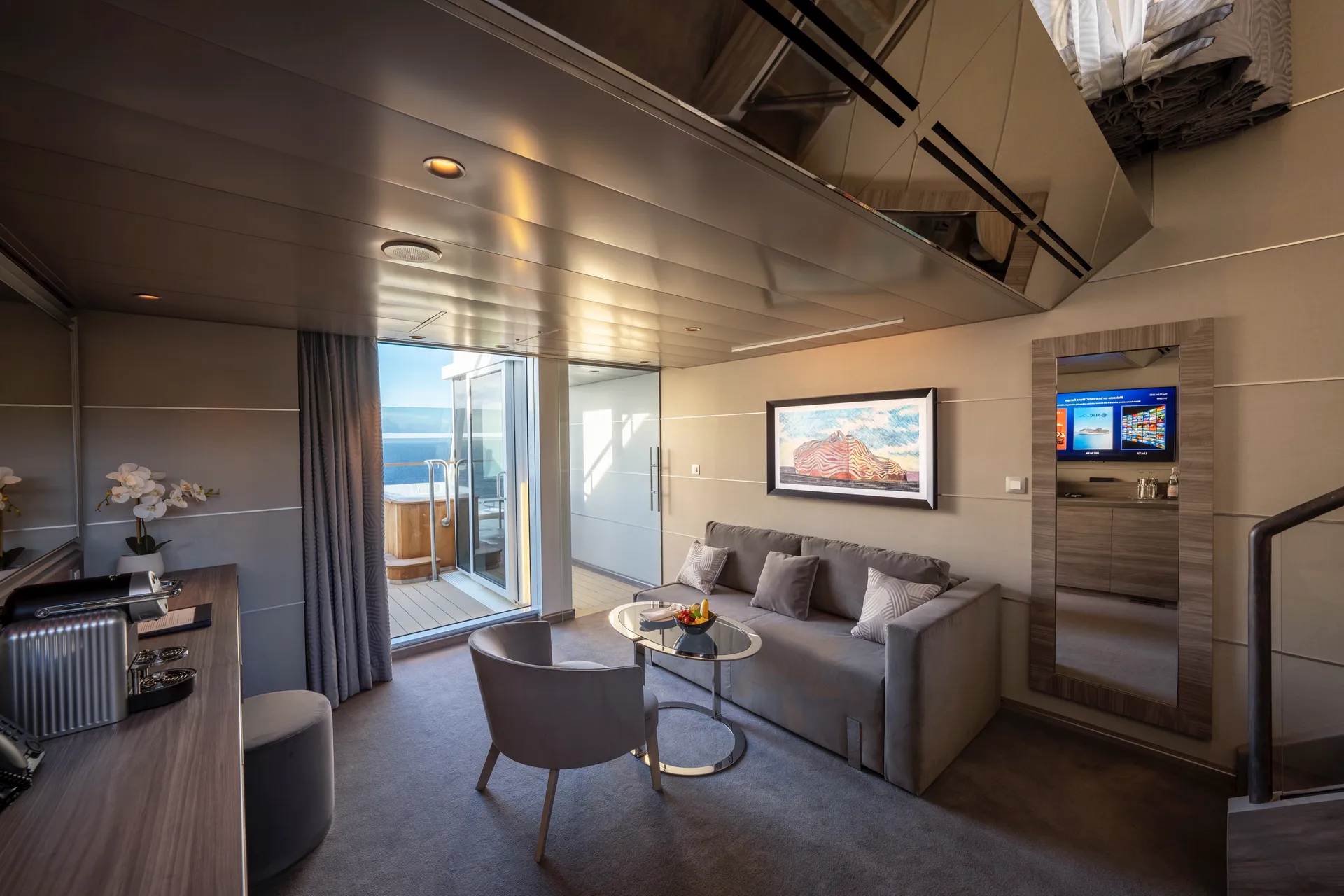 MSC遊艇俱樂部雙層套房，配有按摩浴缸 1