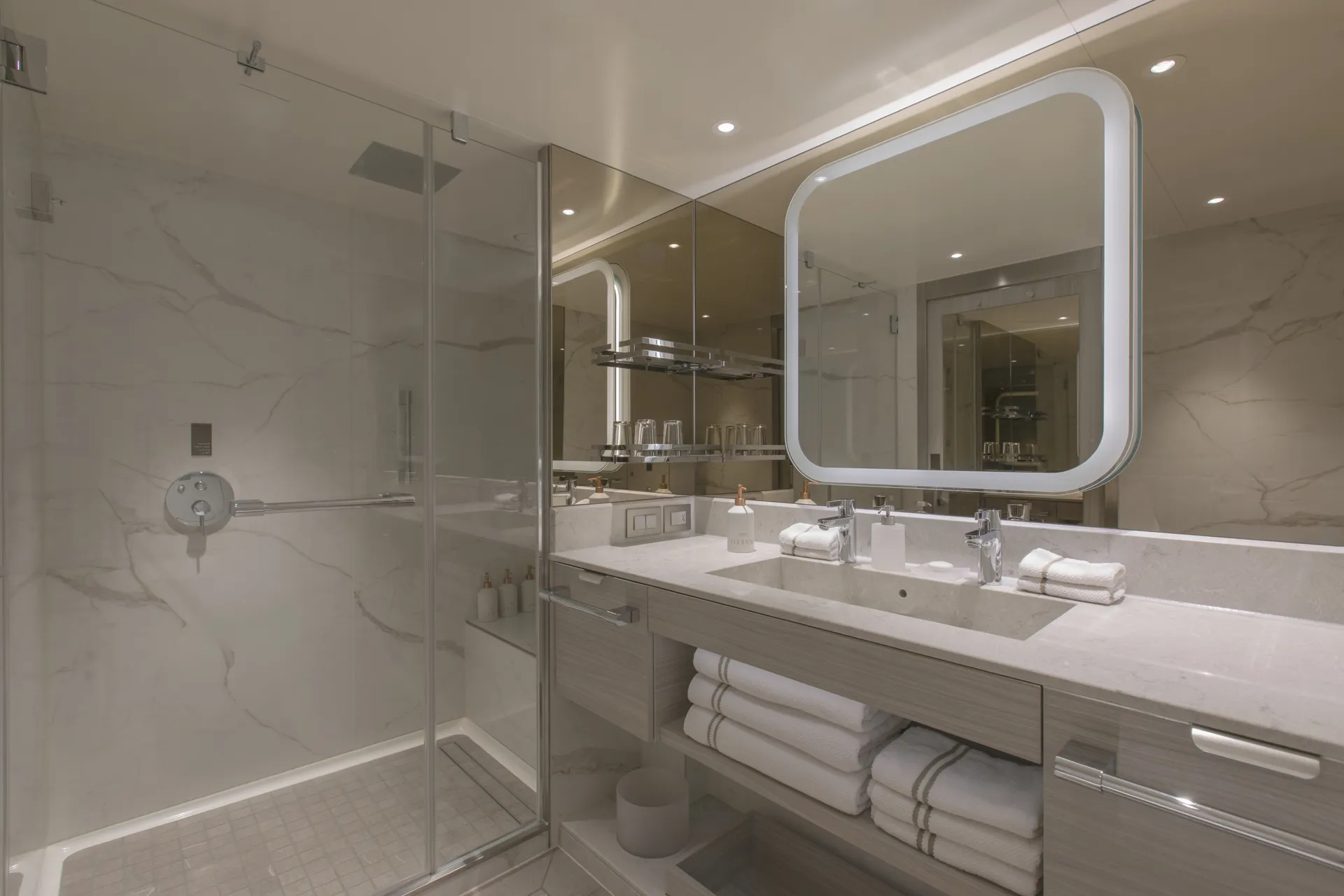 豪華陽台套房 8