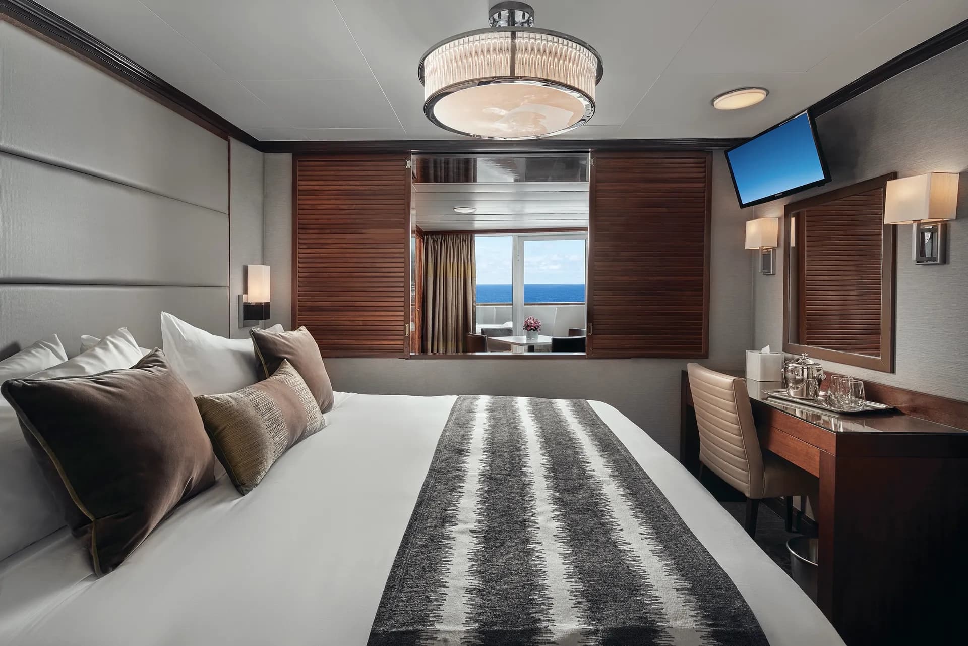 擁有大型陽台的主人套房 1