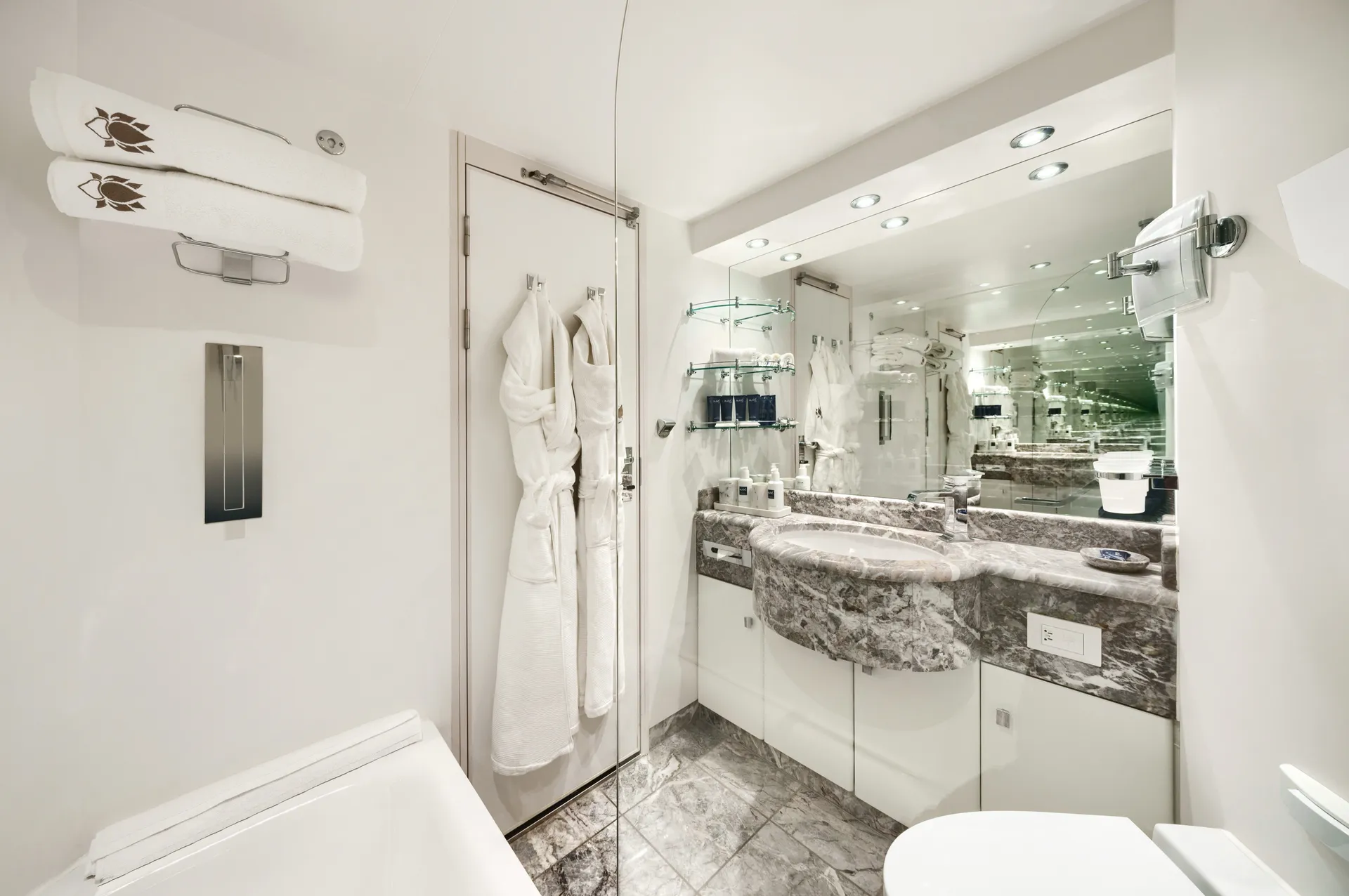 MSC遊艇俱樂部行政及家庭套房，配有陽台 3