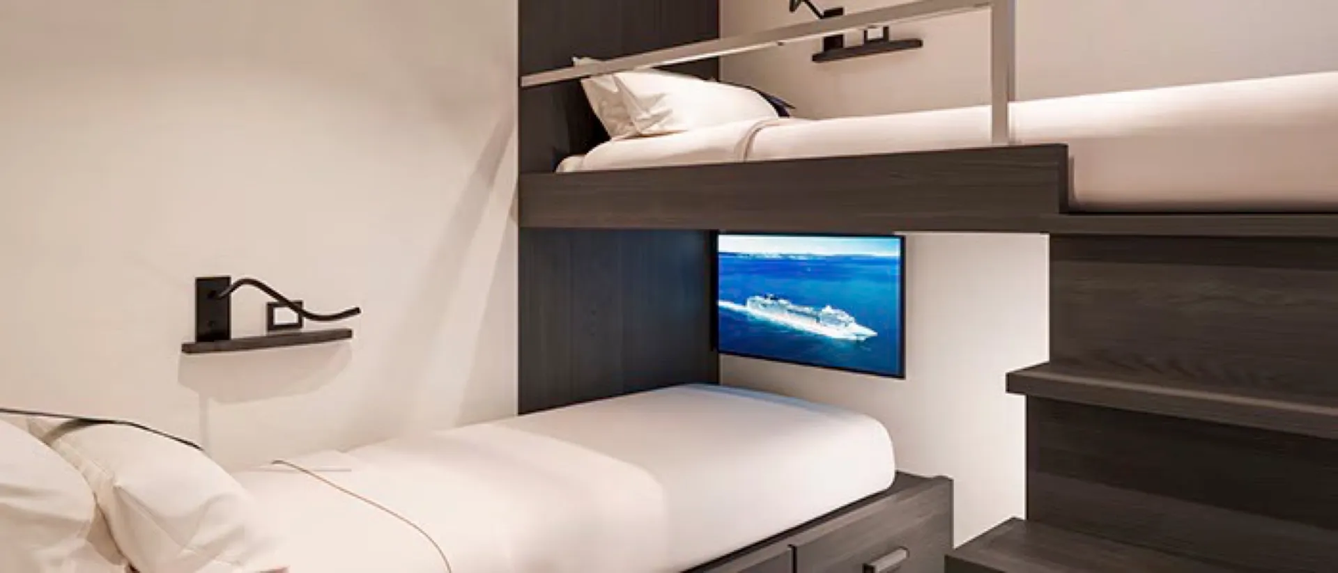 MSC遊艇俱樂部皇家套房，配有漩渦浴缸 3