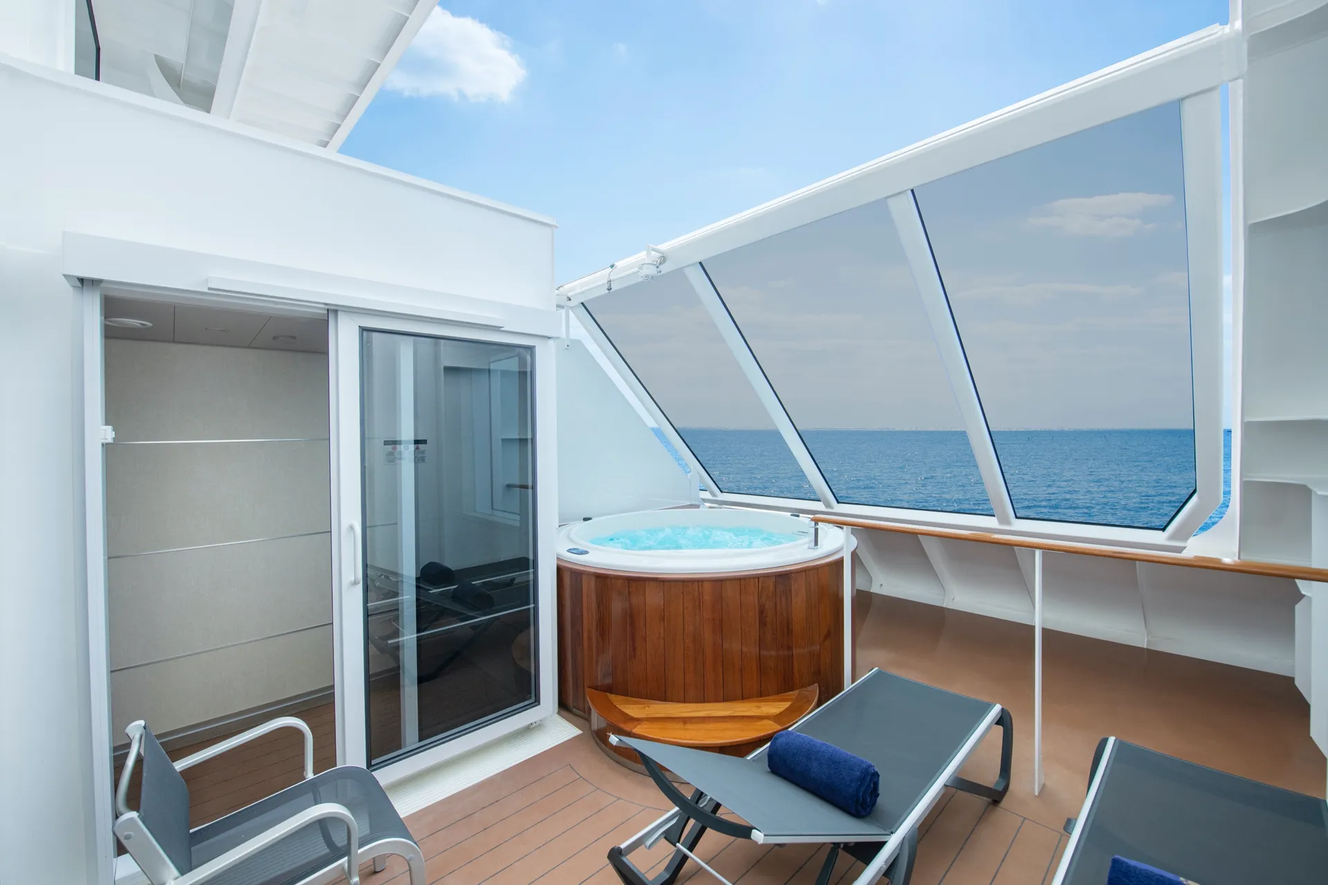 MSC遊艇俱樂部雙層套房，配有按摩浴缸 7