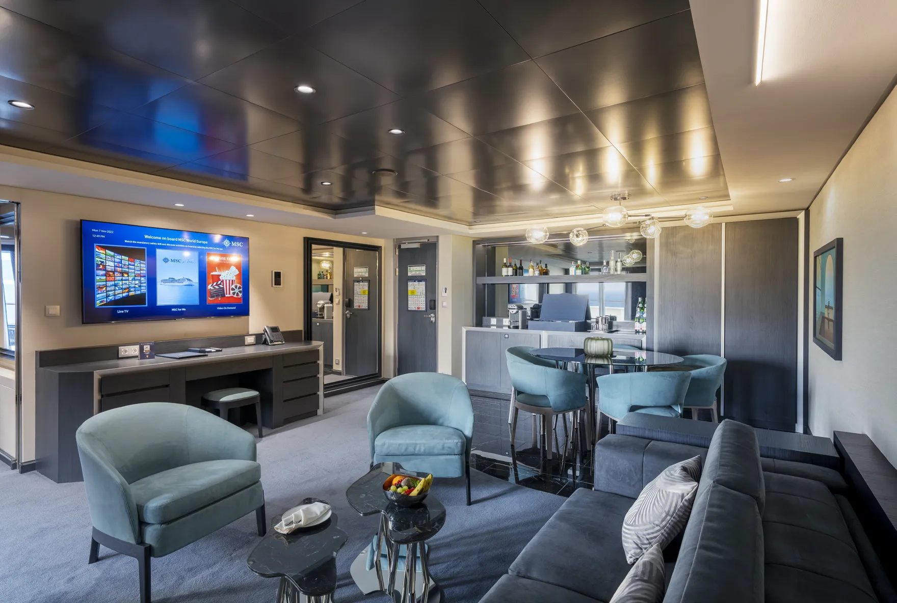 MSC遊艇俱樂部皇家套房，配有漩渦浴缸 6