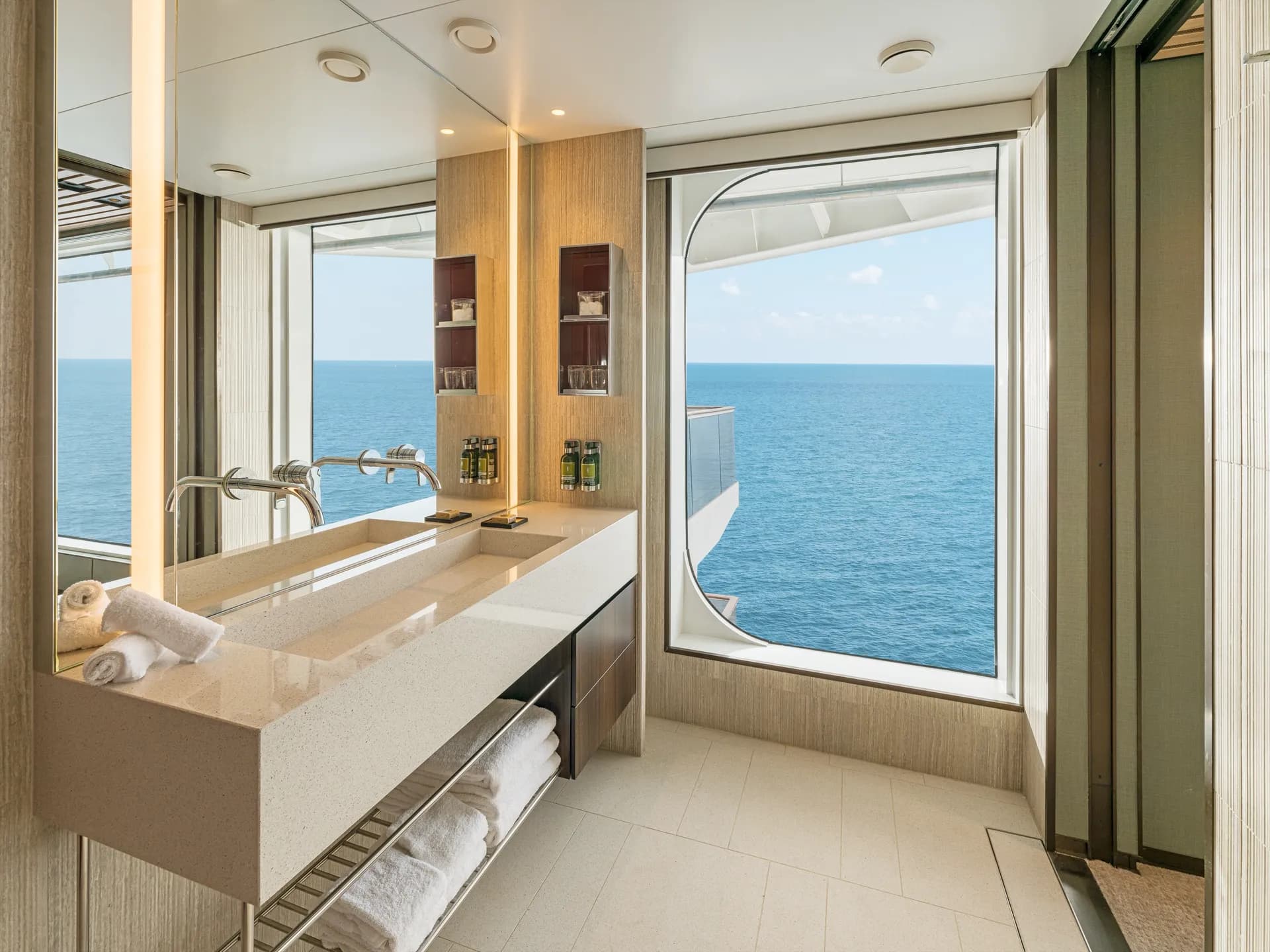 海灣三臥室複式套房，擁有寬敞陽台 2