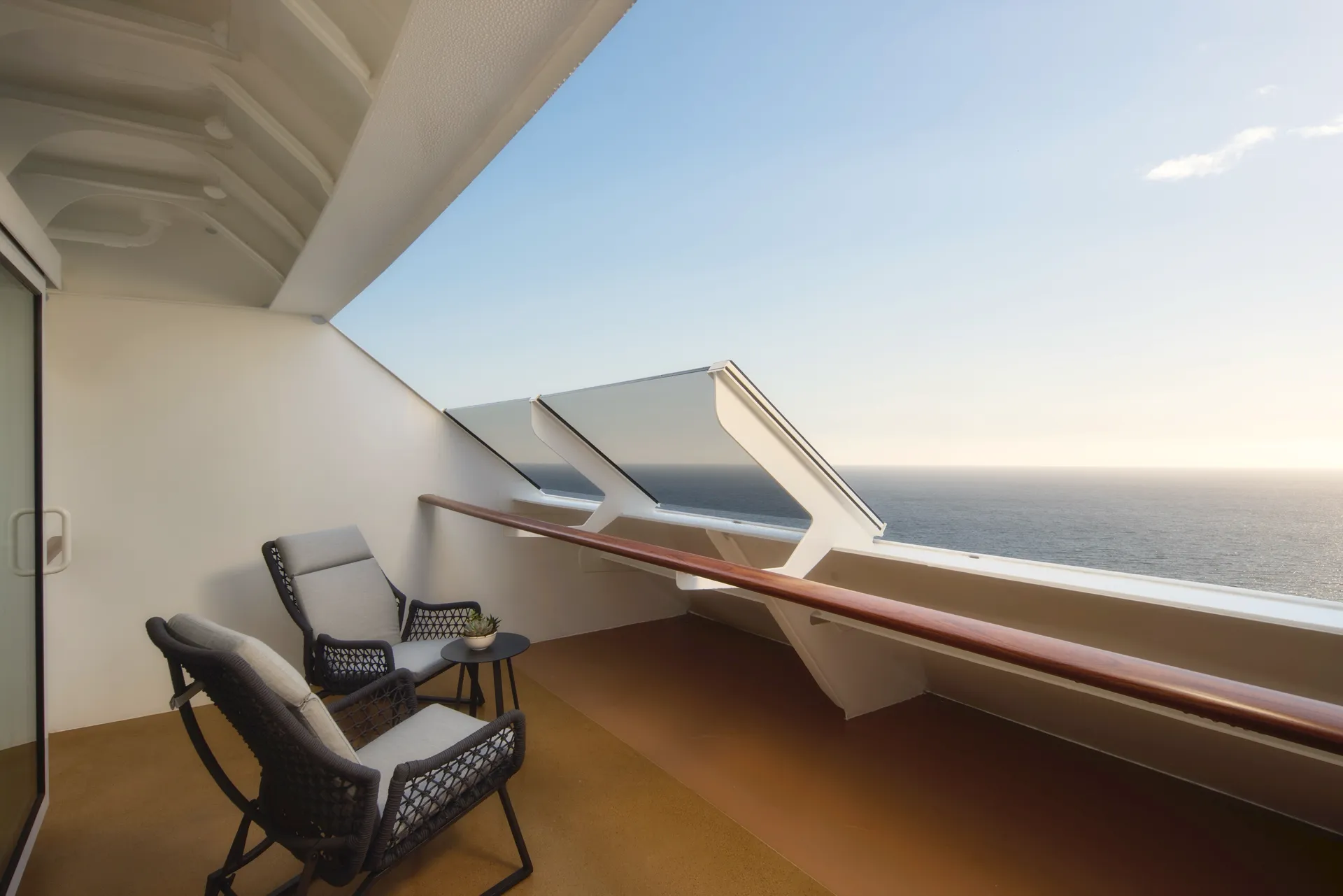 家庭套房，擁有大型陽台 3