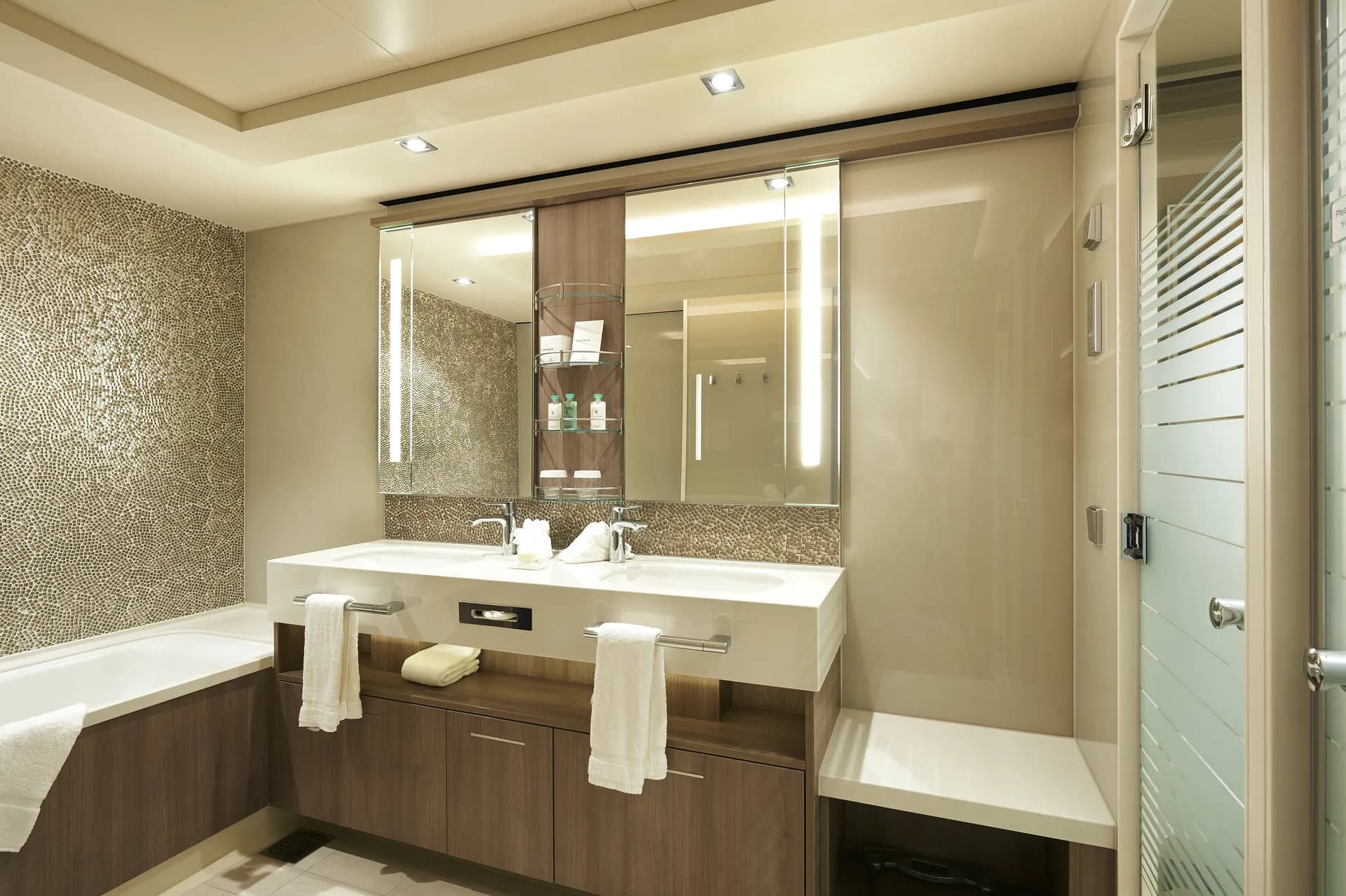 海灣後方豪華頂層套房（大陽台） 1