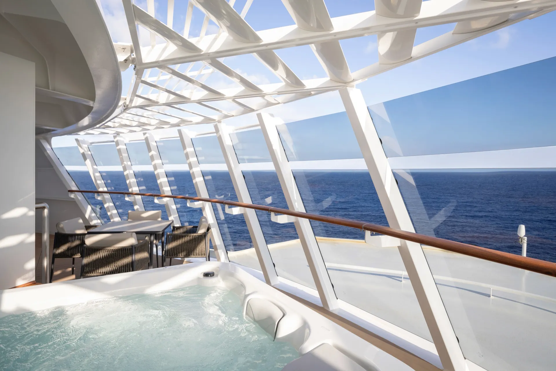 MSC遊艇俱樂部皇家套房，配有漩渦浴缸 4