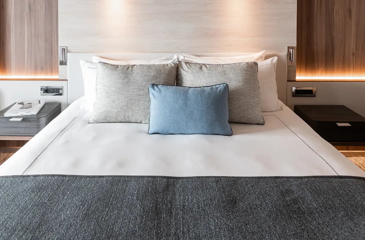 雙層套房 6甲板 8