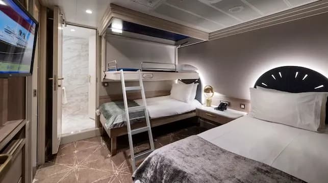 帶陽台的雙臥室禮賓套房 1