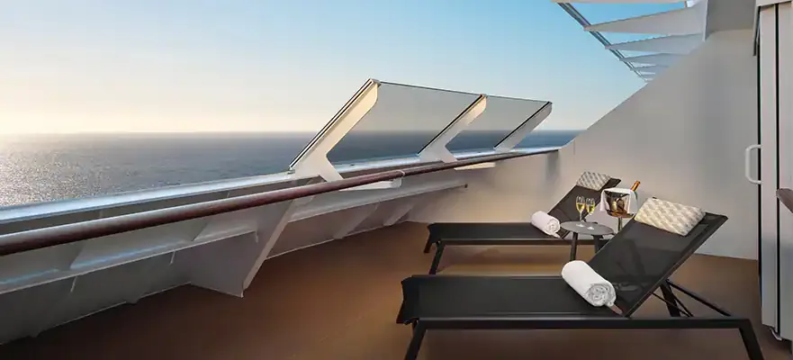 前方套房，配有主臥室及大型陽台 5