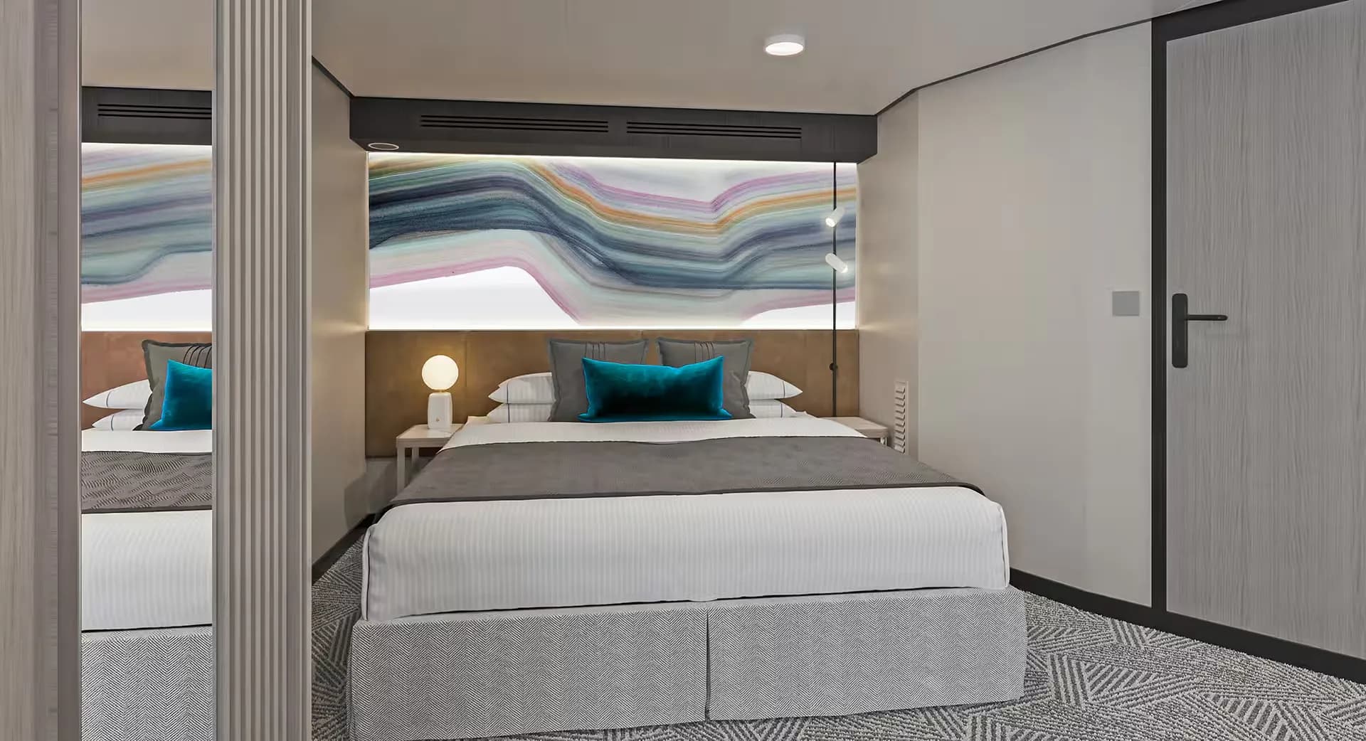 面向船尾的套房帶大陽台 7