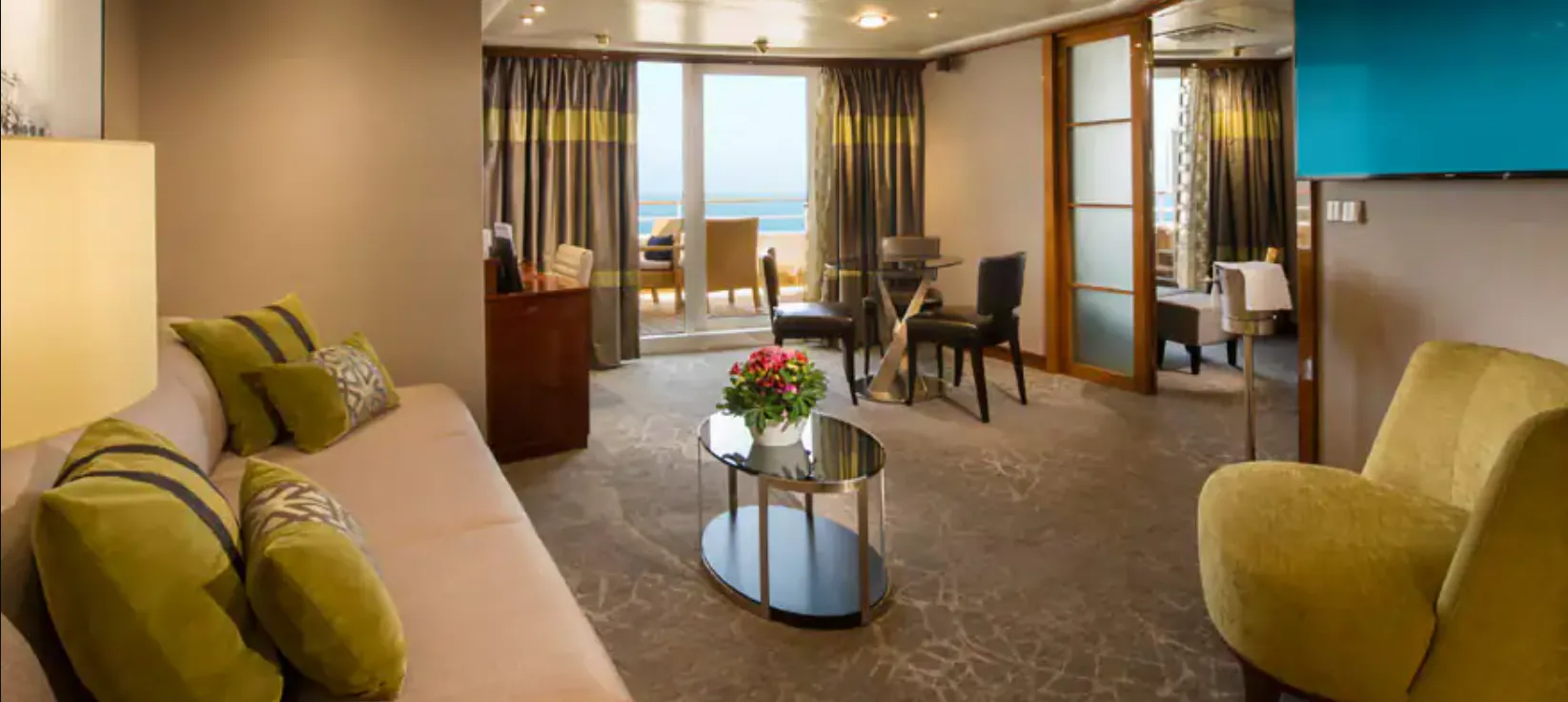 擁有大型陽台的主人套房 3