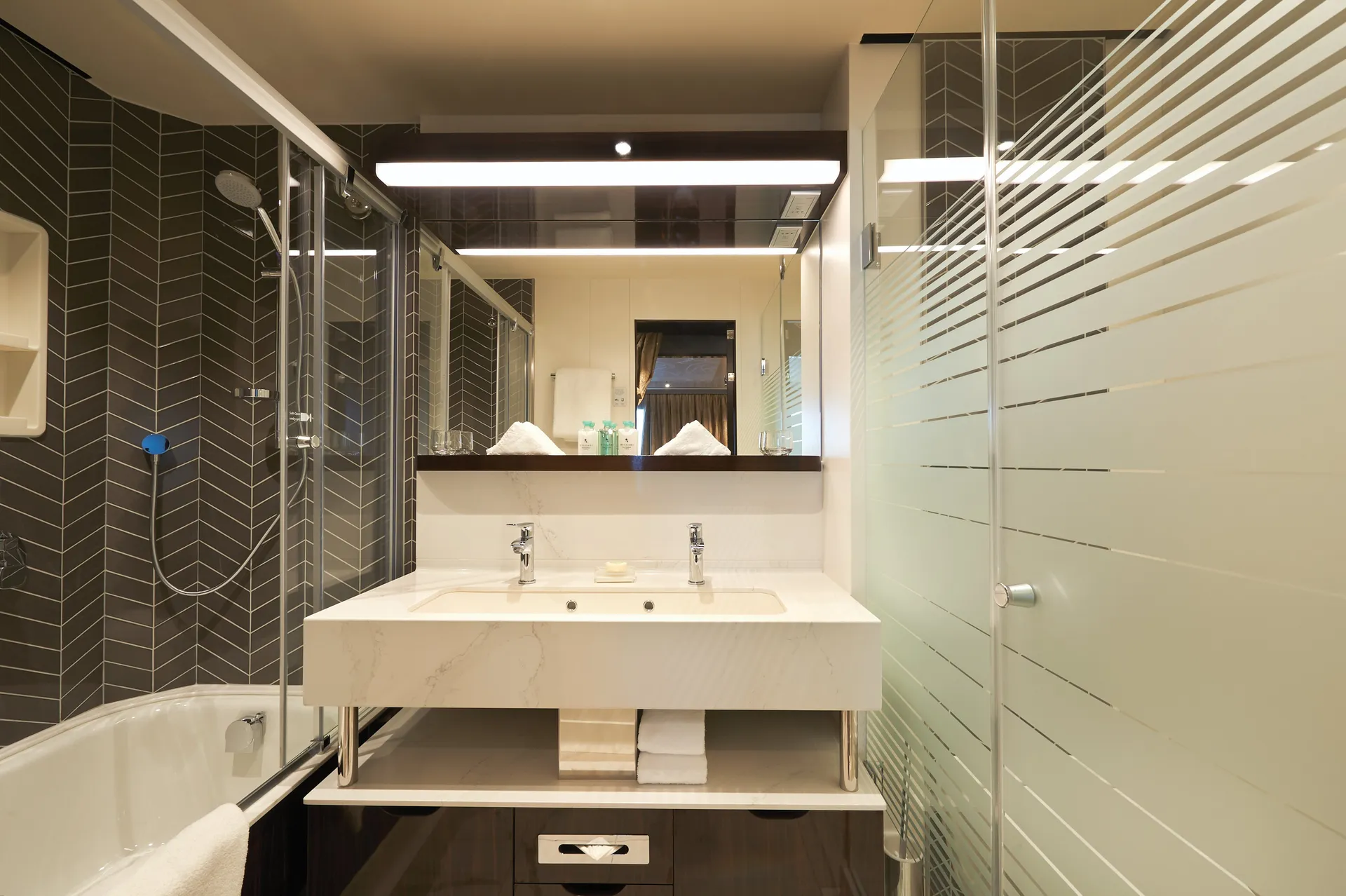 海灣庭院頂層套房（附陽台） 1