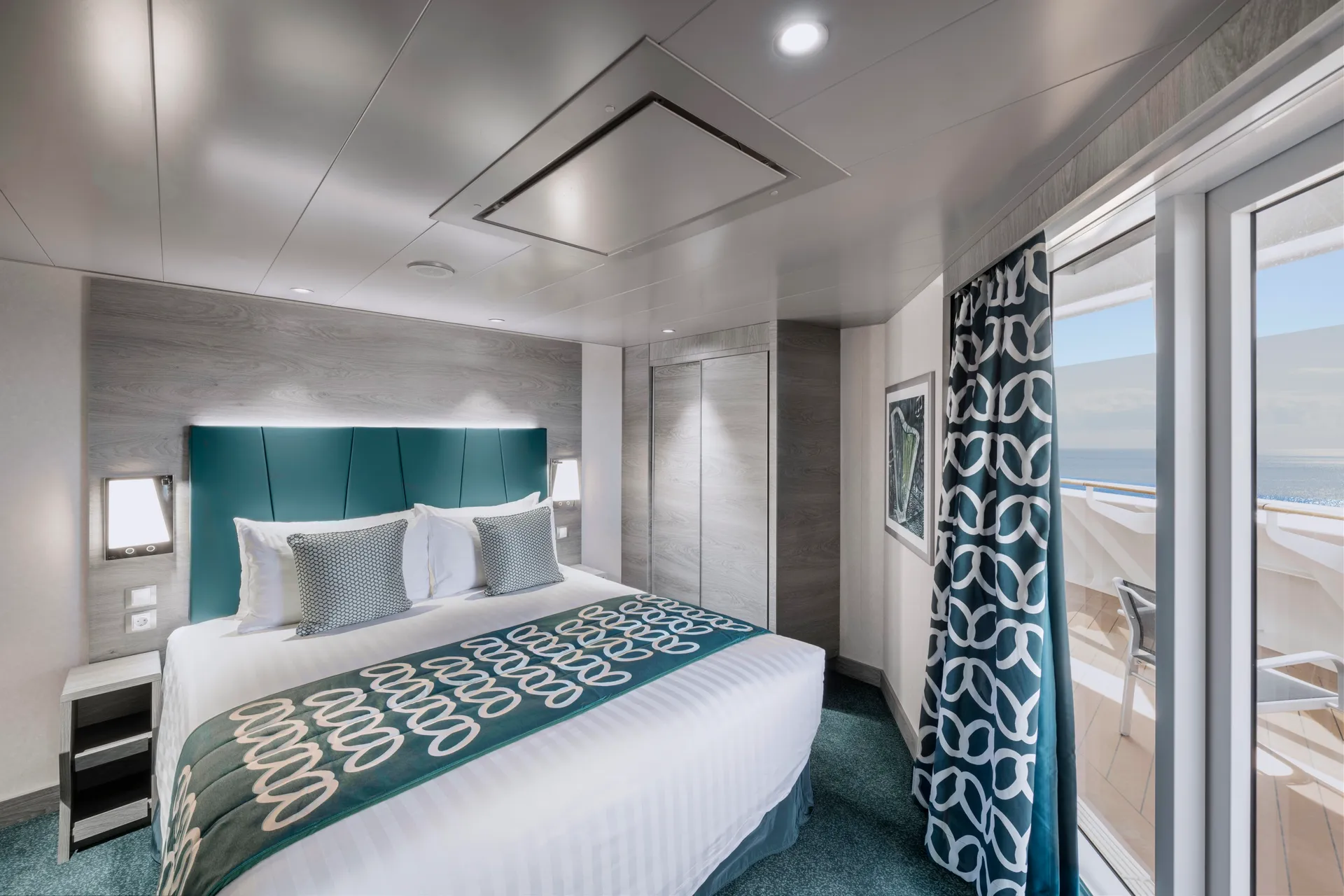 豪華AUREA套房，配有露台和漩渦浴缸 3