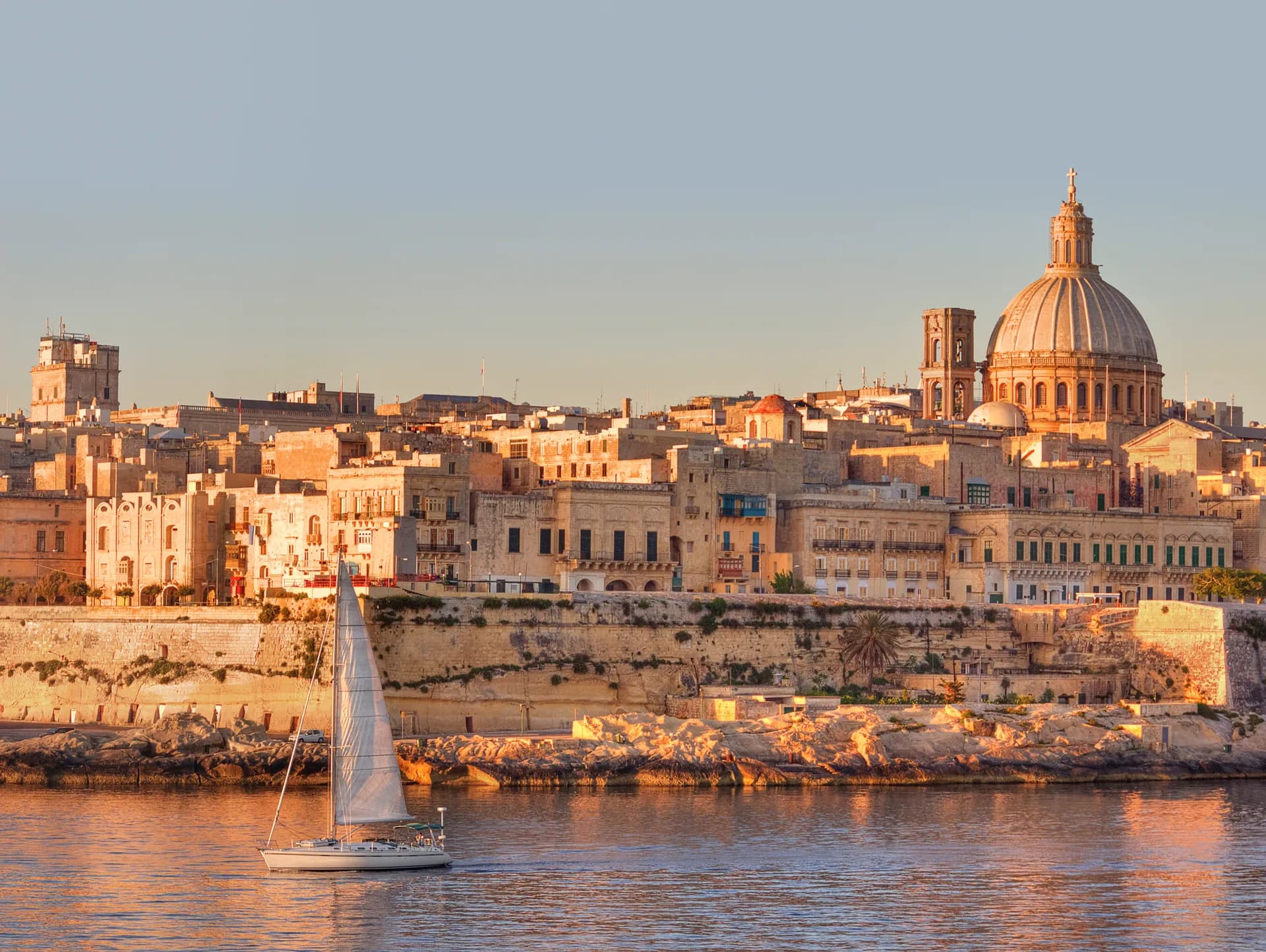 穿越堡壘、麥地那與巴利阿里群島的壯麗之旅 — 意鉑奢華郵輪 · 意鉑五號