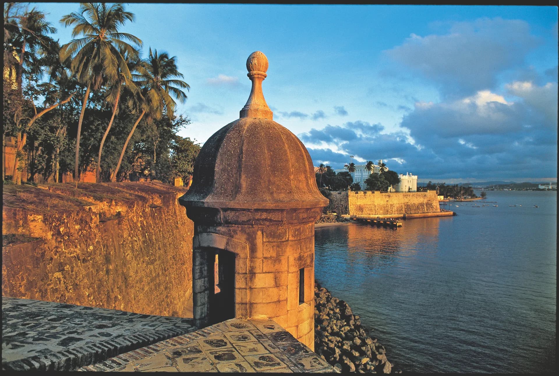 從邁阿密出發的加勒比海 — 地中海郵輪 · 地中海世界美洲號