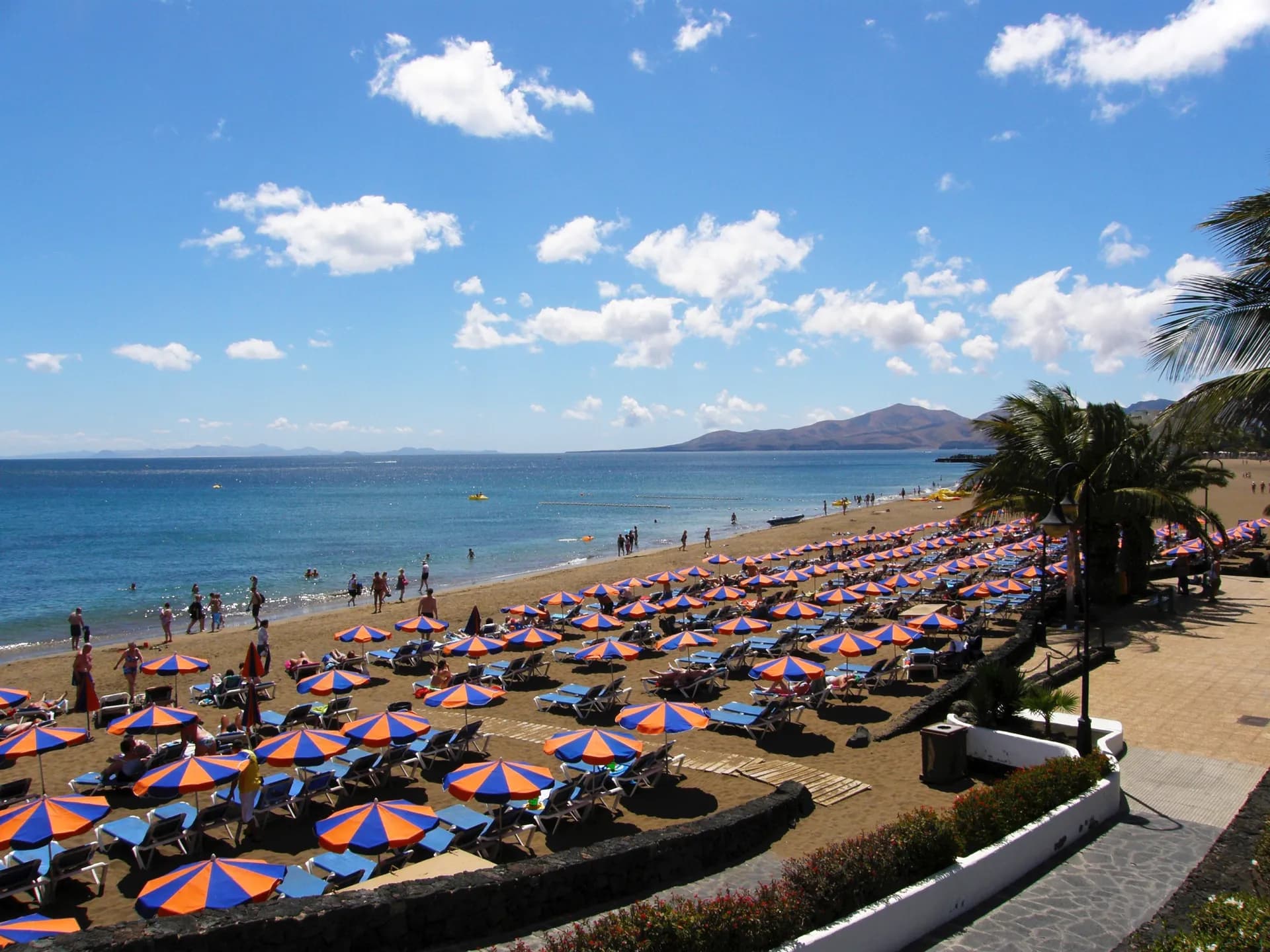 從聖克魯斯出發的加那利群島和馬德拉 — 地中海郵輪 · 地中海音樂號