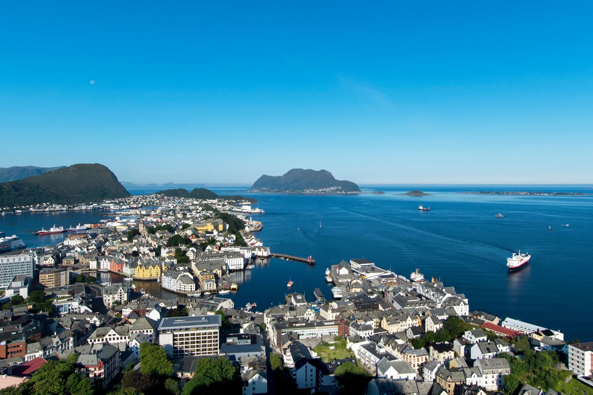 挪威峽灣與海岸珍寶 - 向西航行 — 龐洛郵輪 · 拉普洛斯號