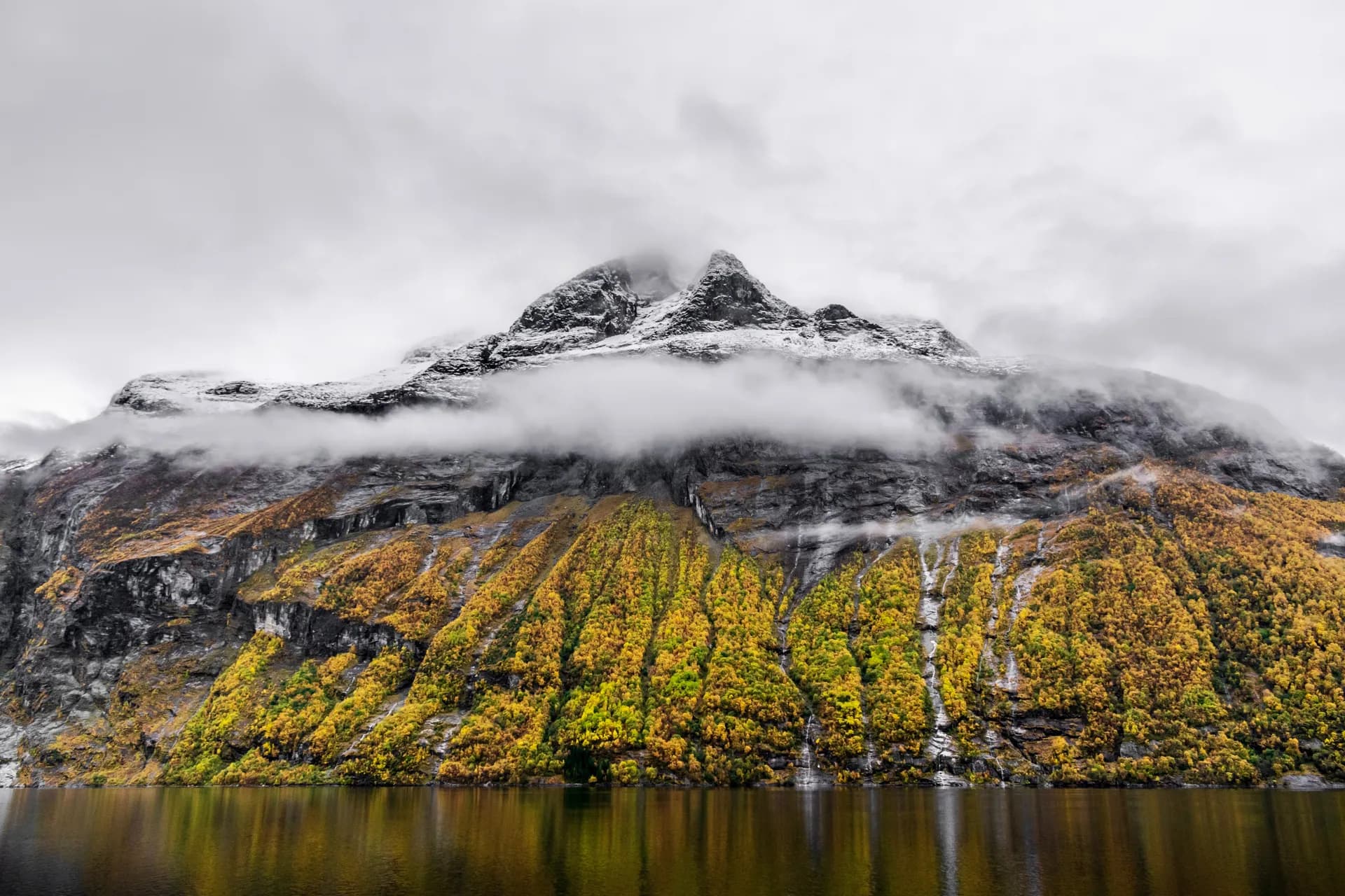 挪威峽灣郵輪 - 附史密森 — 龐洛郵輪 · 拉普洛斯號