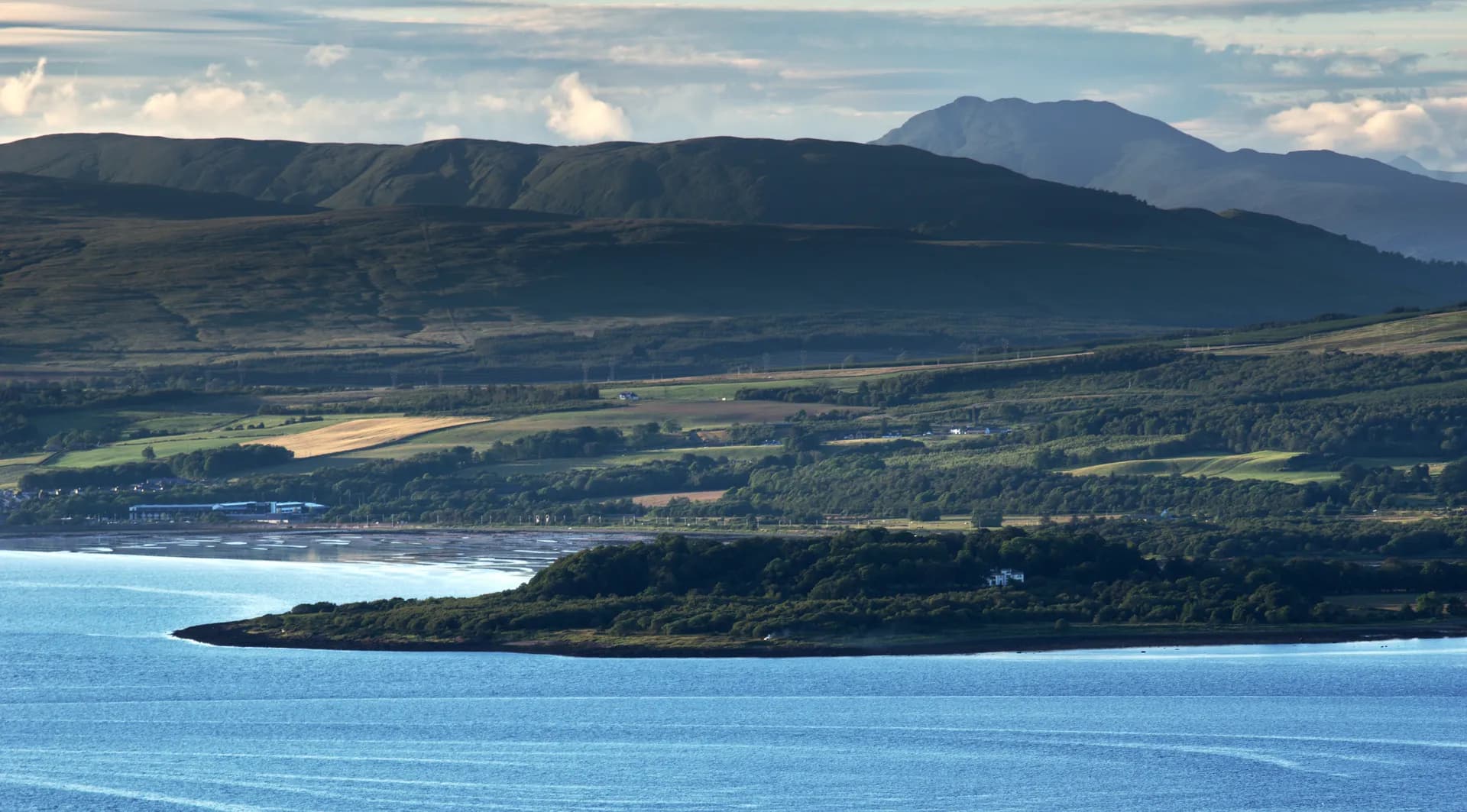 英國群島的瑰寶 — 奇寶郵輪 · 奇寶喝采號