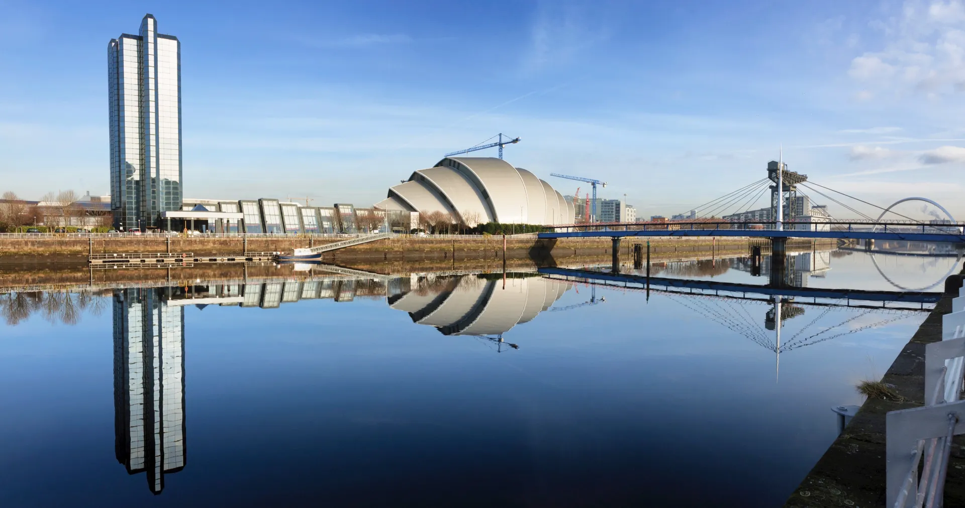 野性英國群島：貝爾法斯特夜宿 — 荷美郵輪 · 新史特丹號