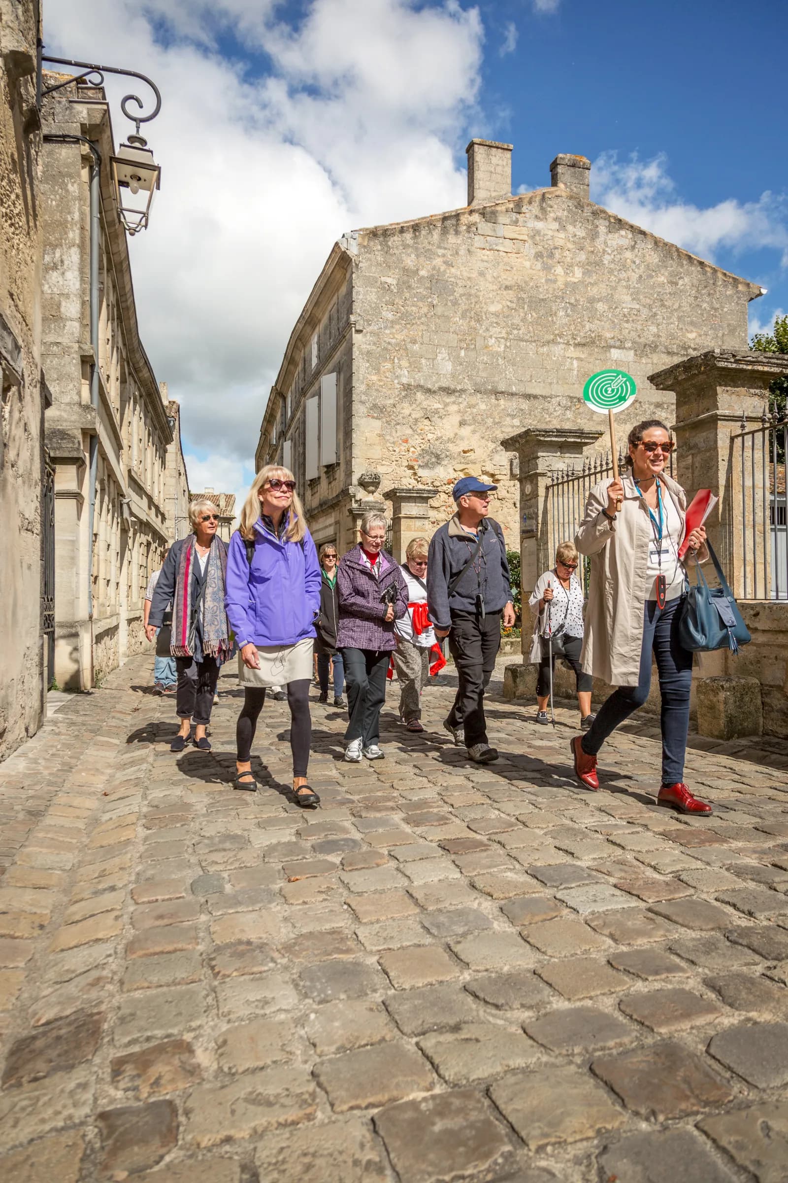 你好波爾多：城堡、酒莊與迷人村莊 — 艾凡隆河輪 · 亞法隆雅藝二號