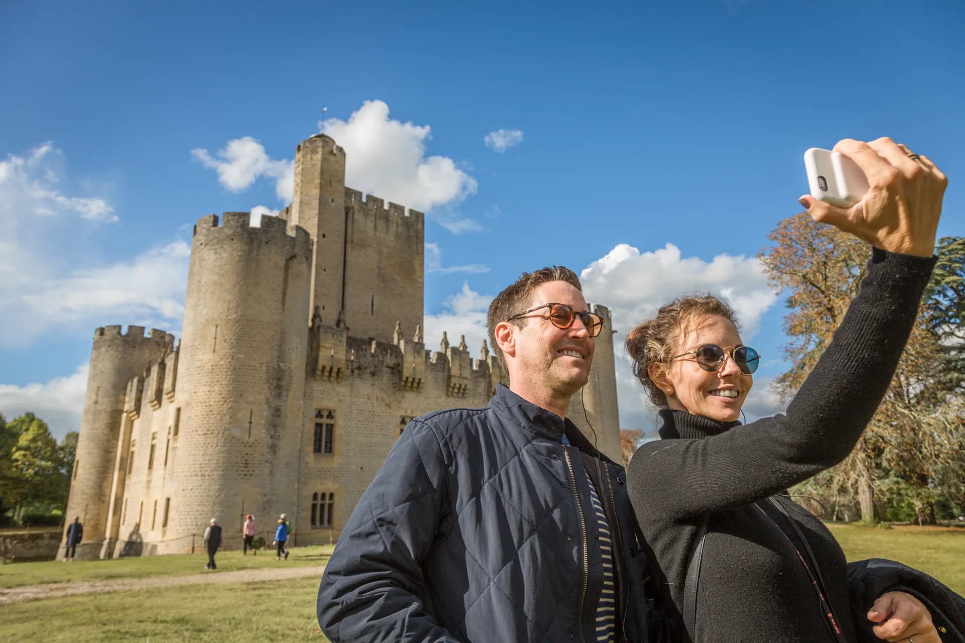Bonjour Bordeaux：城堡、酒莊與迷人村莊，巴黎兩晚住宿 — 艾凡隆河輪 · 亞法隆雅藝二號