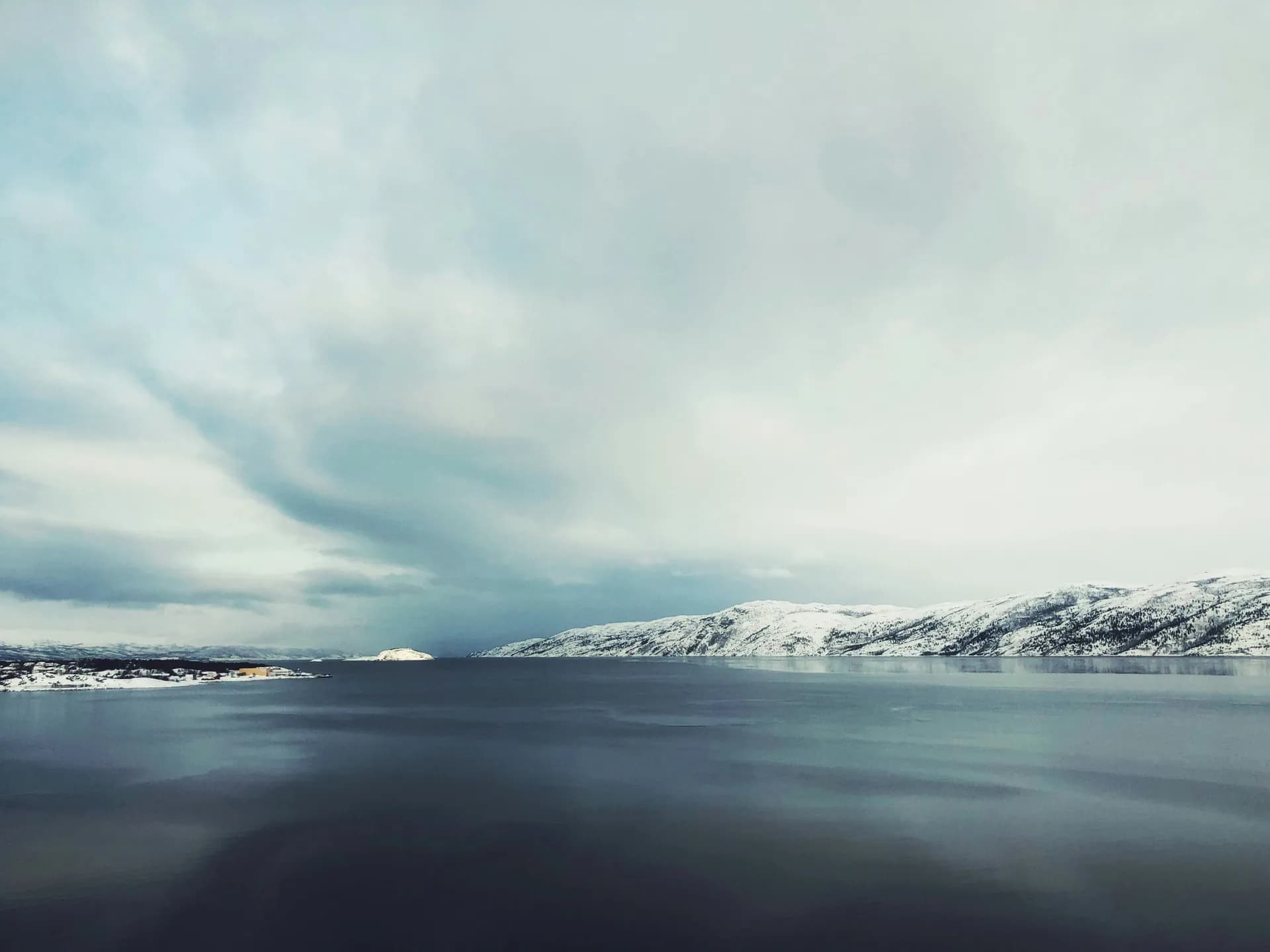 特羅姆瑟 - 納爾維克 — 龐洛郵輪 · 指揮官夏古號