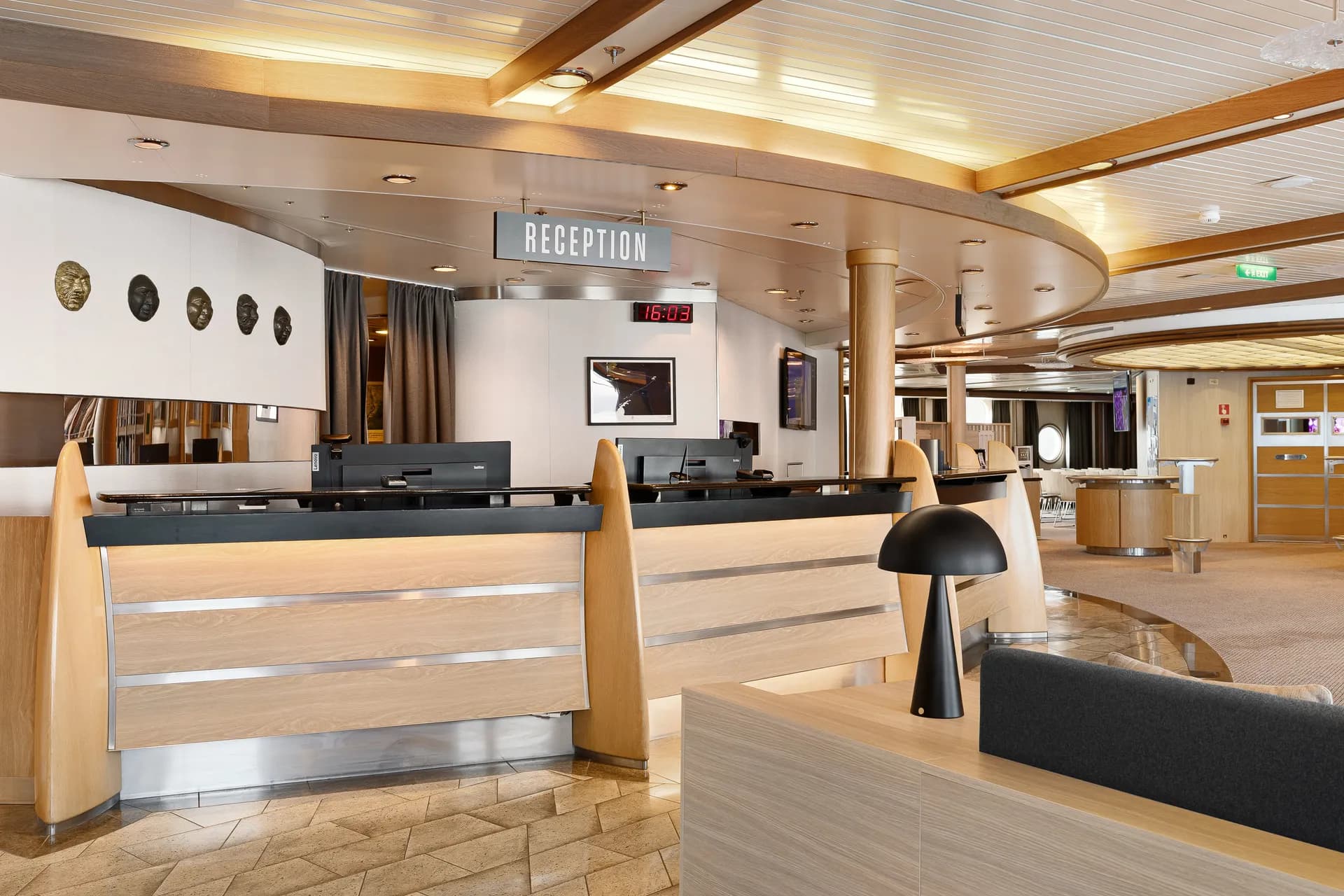 接待與探險服務台 5