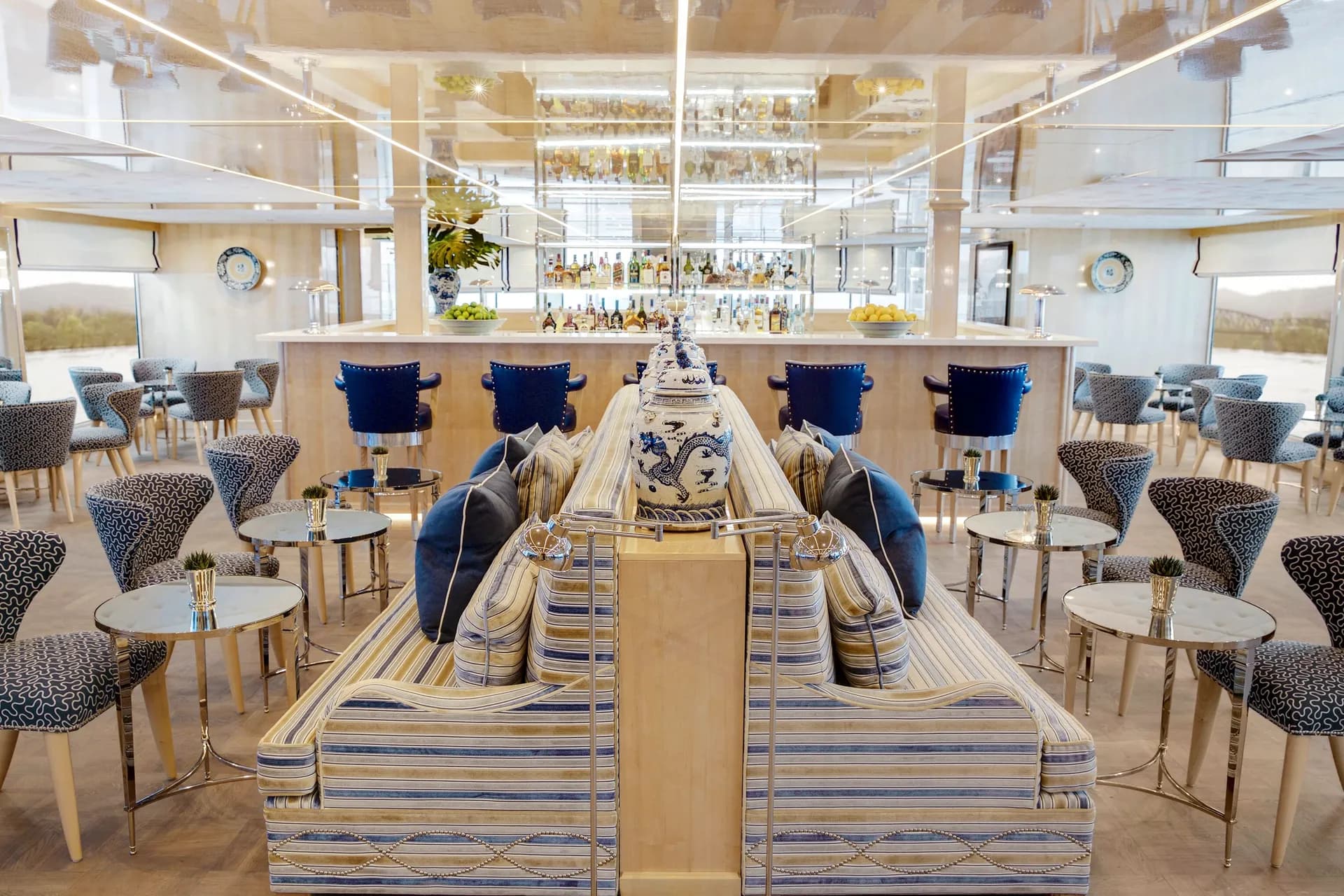 Wolfgang's Bar and Lounge 8