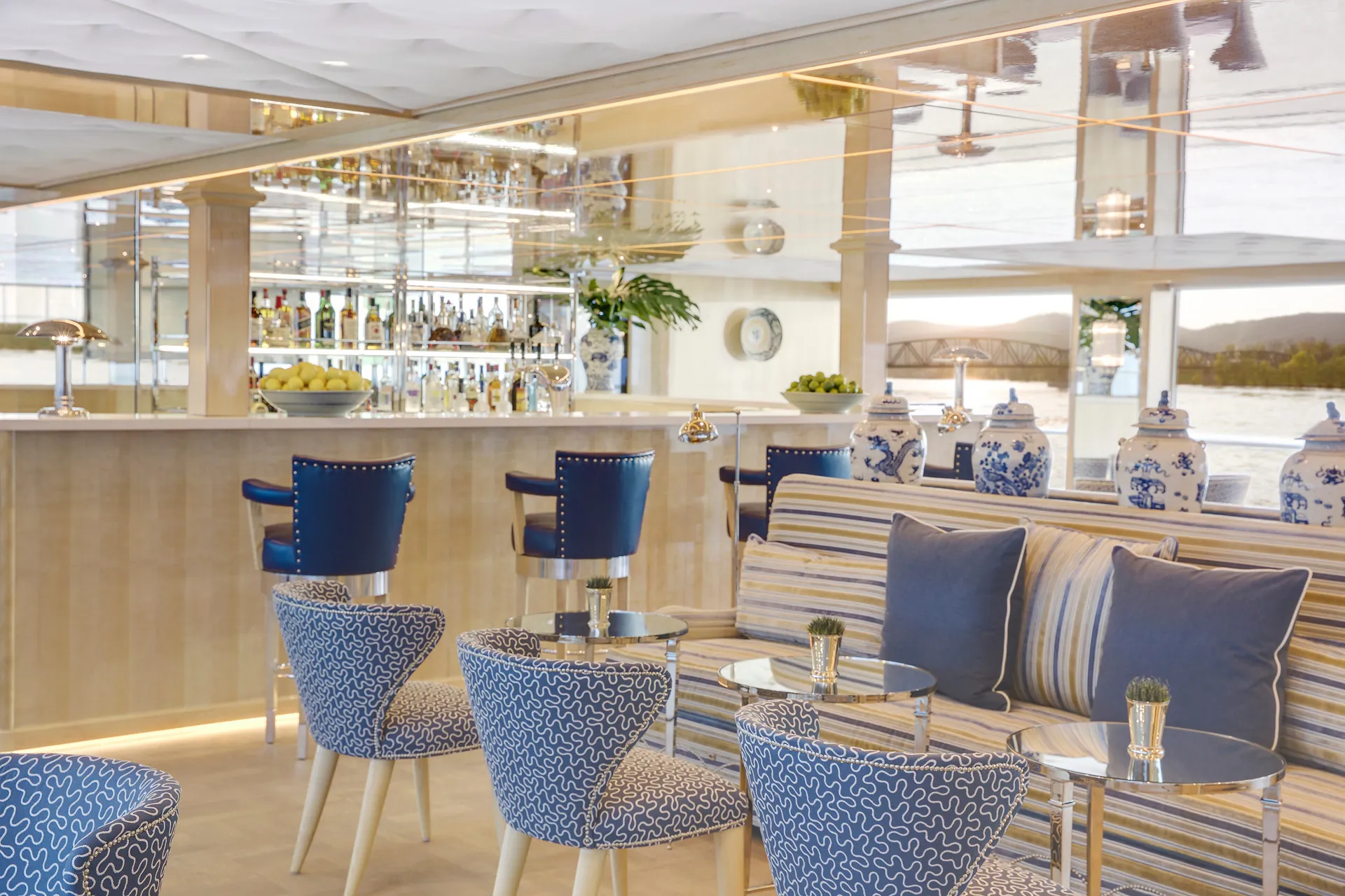 Wolfgang's Bar and Lounge 9