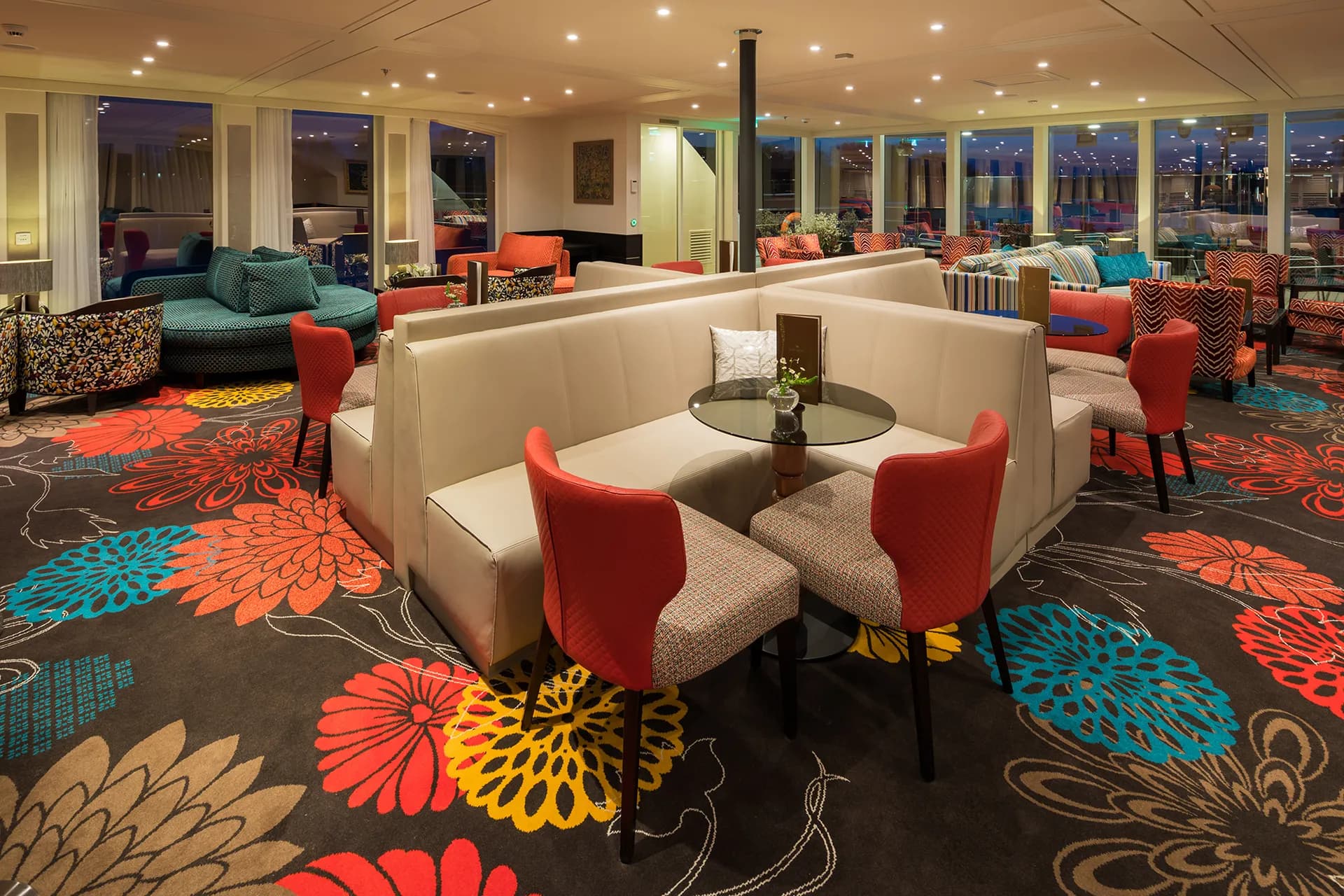 主酒廊與酒吧 1