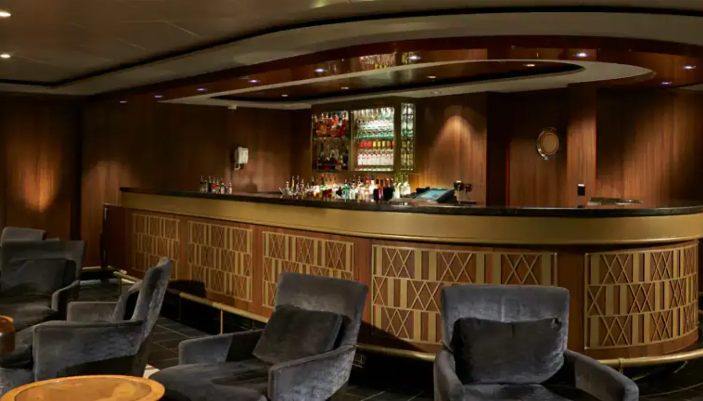 諾唯真翡翠號 10