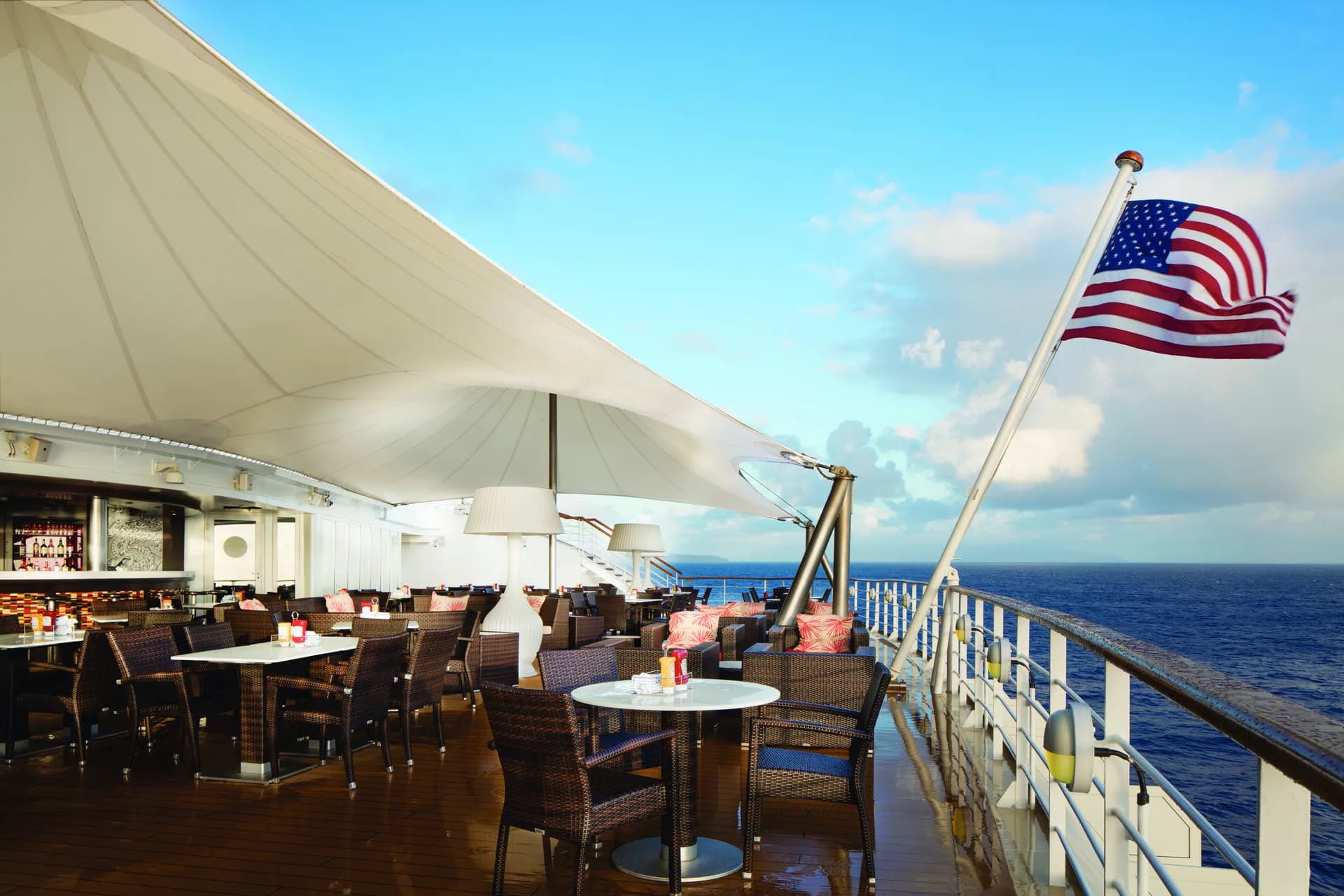 Aloha Lanai Bar 阿羅哈露台酒吧 2