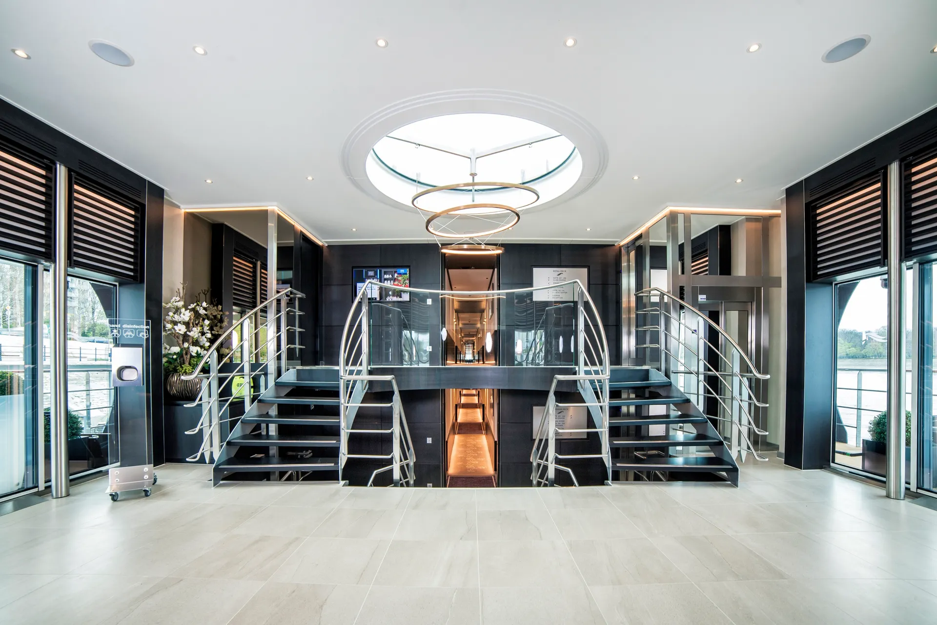 接待處與中庭 2