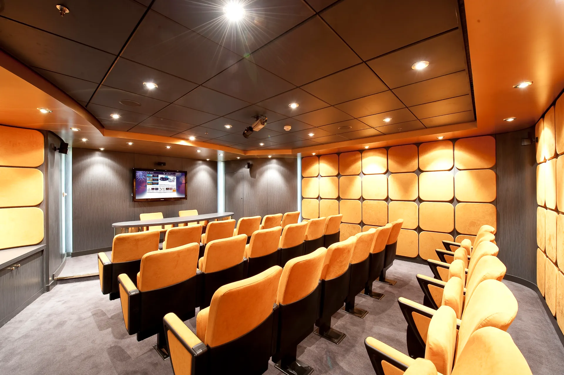 Magnifica 會議室 1