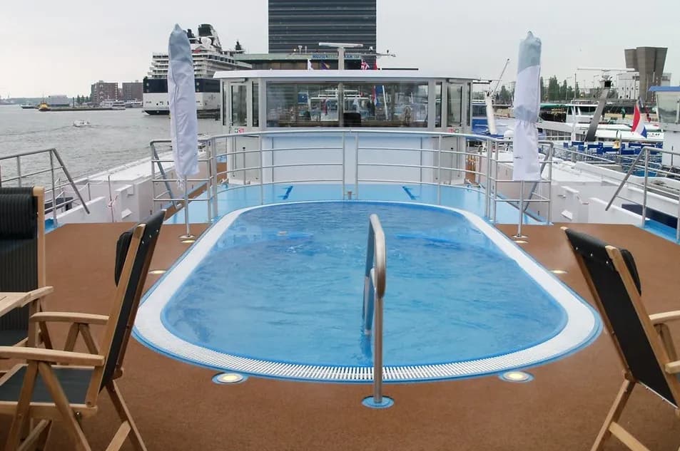 游泳池與按摩浴池 1