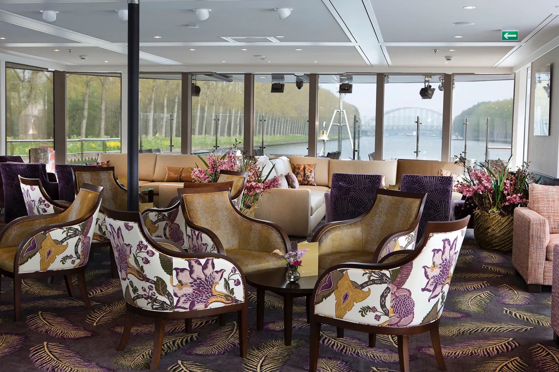 主酒廊與酒吧 1