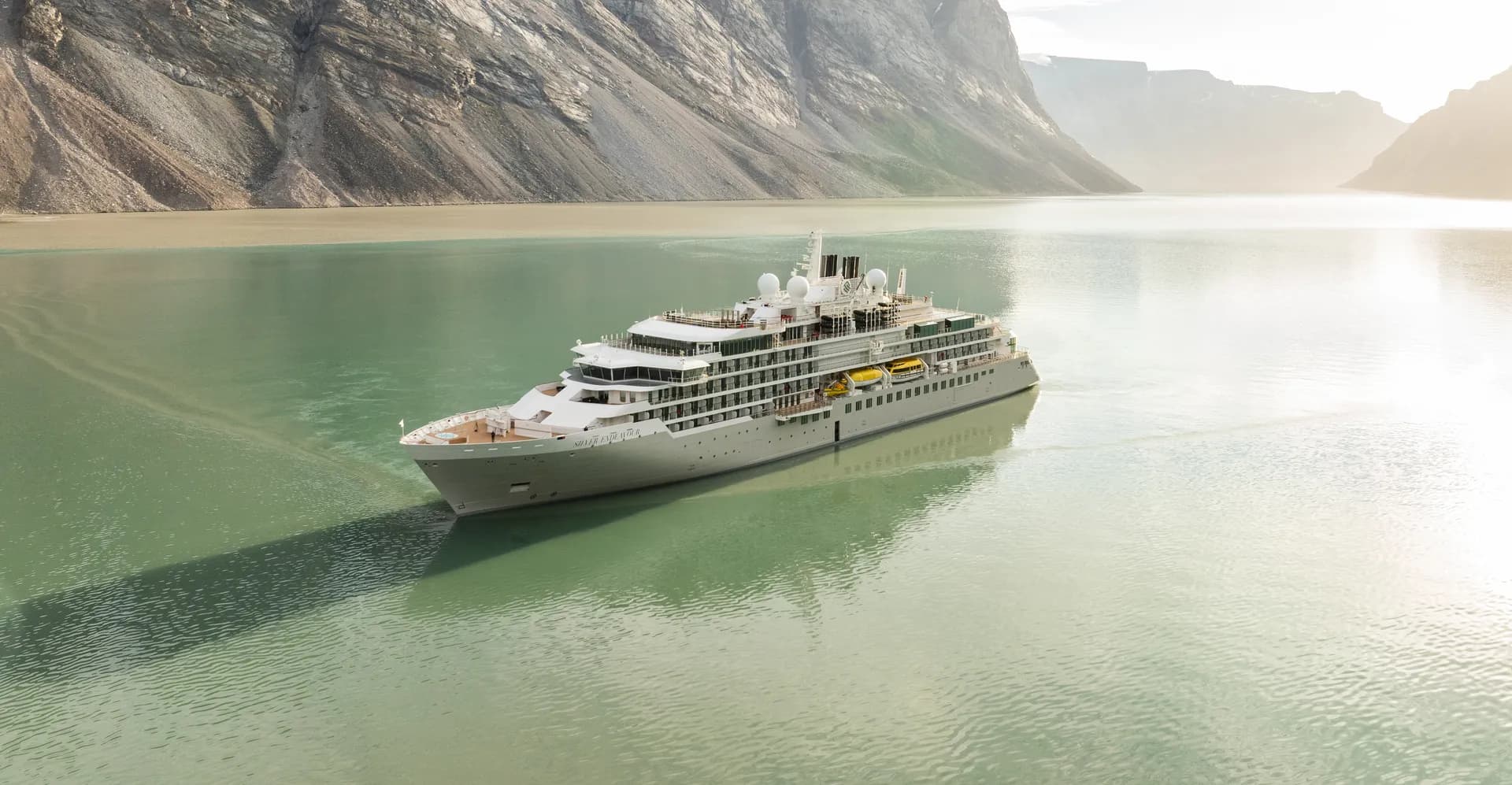 銀海奮進號 — 銀海郵輪