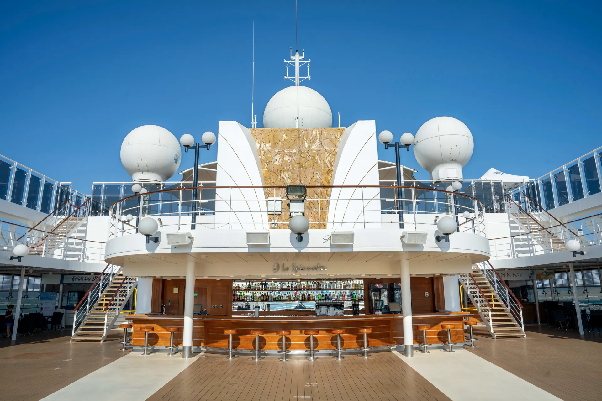 Lo Spinnaker 泳池酒吧 2