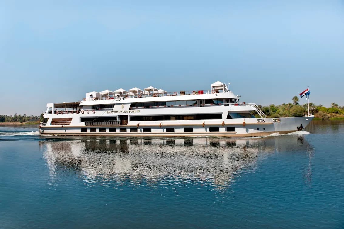 Sanctuary Sun Boat III — 星凝河輪